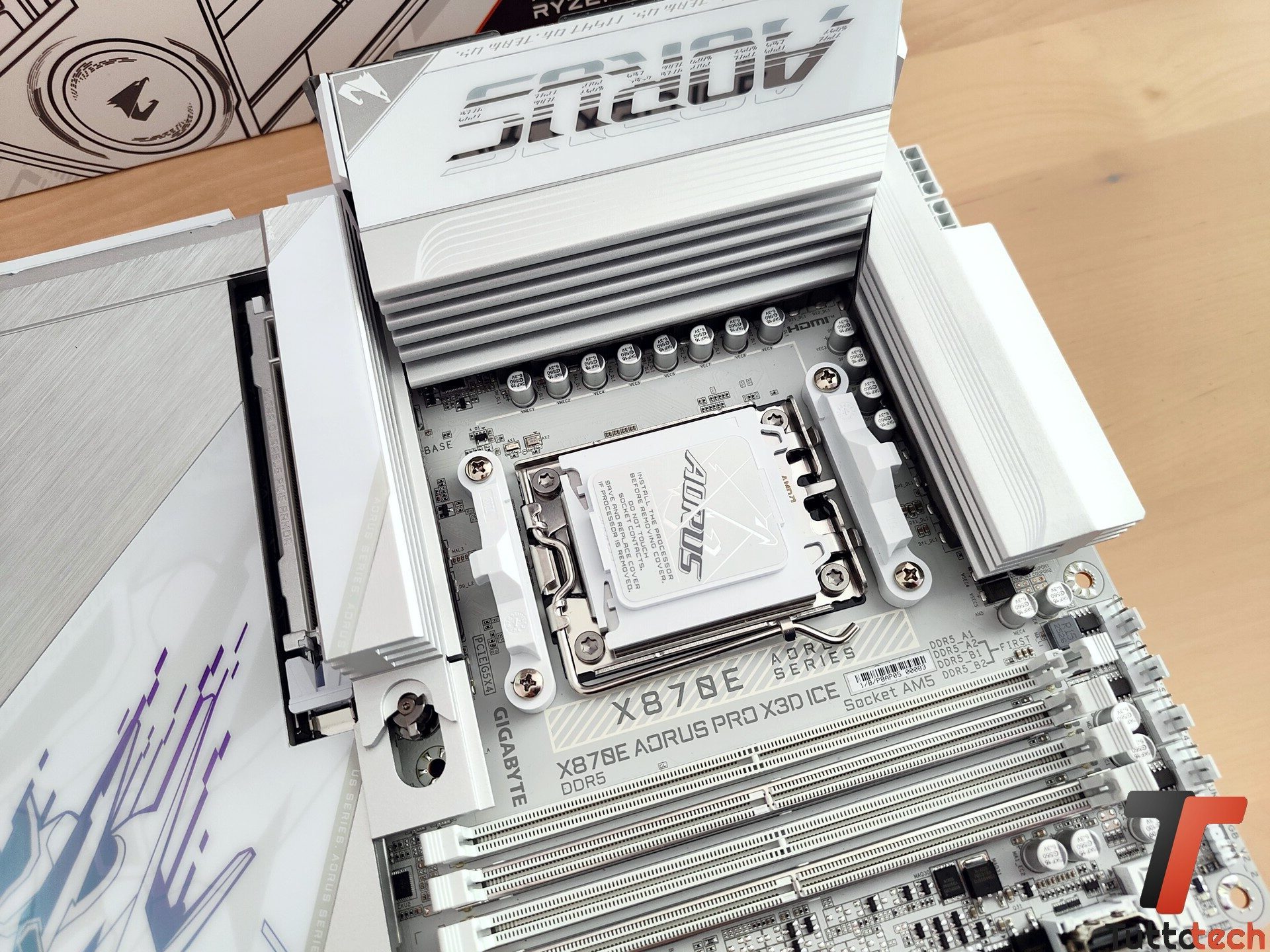 Gigabyte X870E AORUS PRO X3D ICE 8