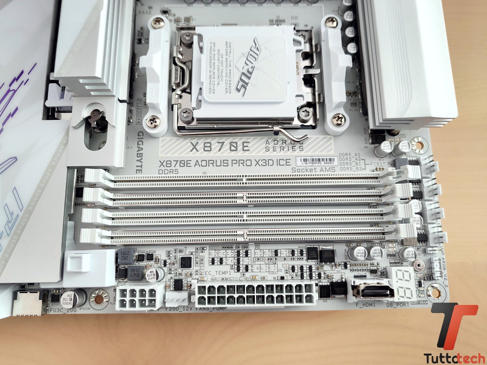 Gigabyte X870E AORUS PRO X3D ICE 9