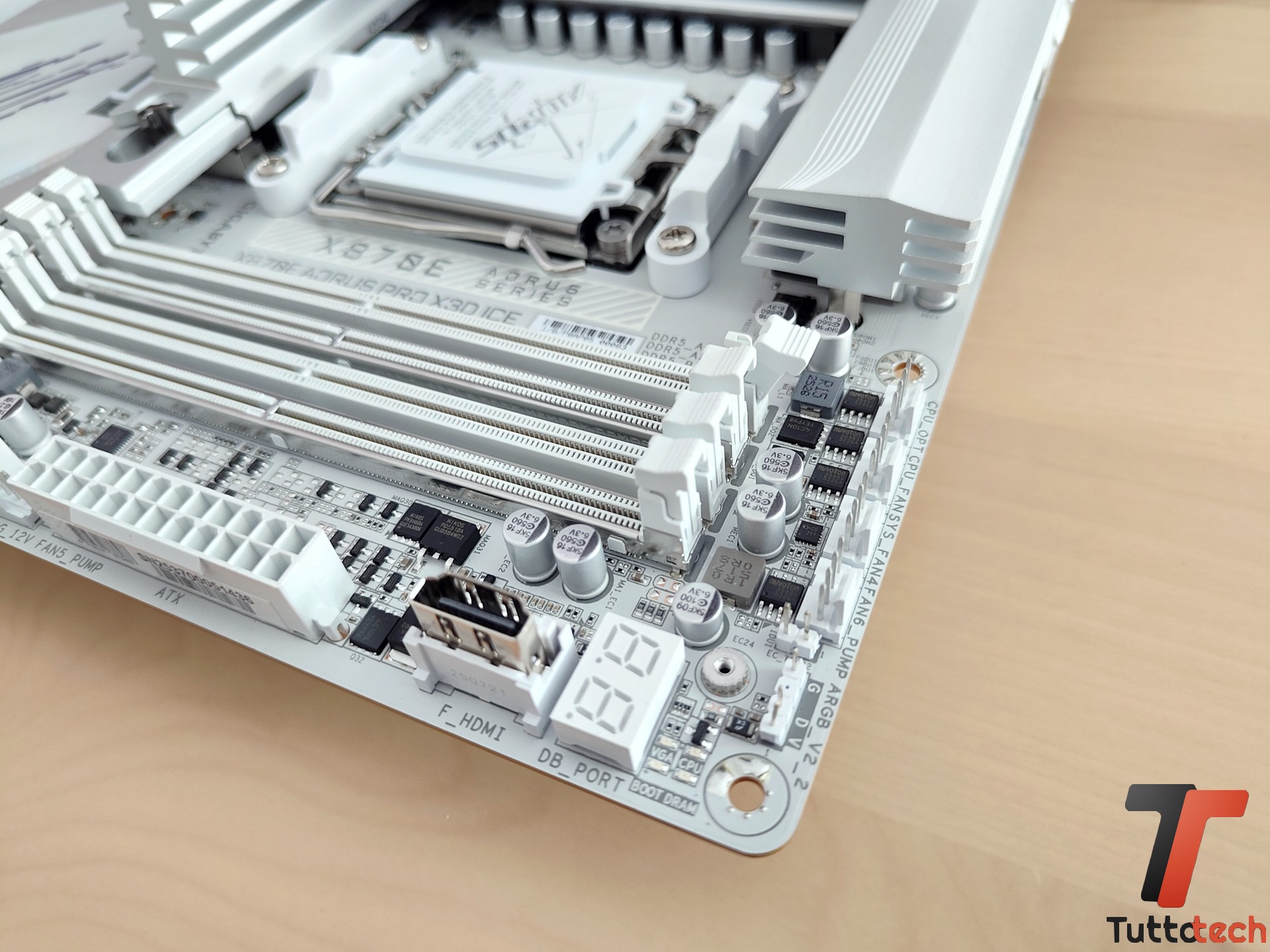 Recensione Gigabyte X870E AORUS PRO X3D ICE: spinge al massimo i Ryzen 9000 X3D 12