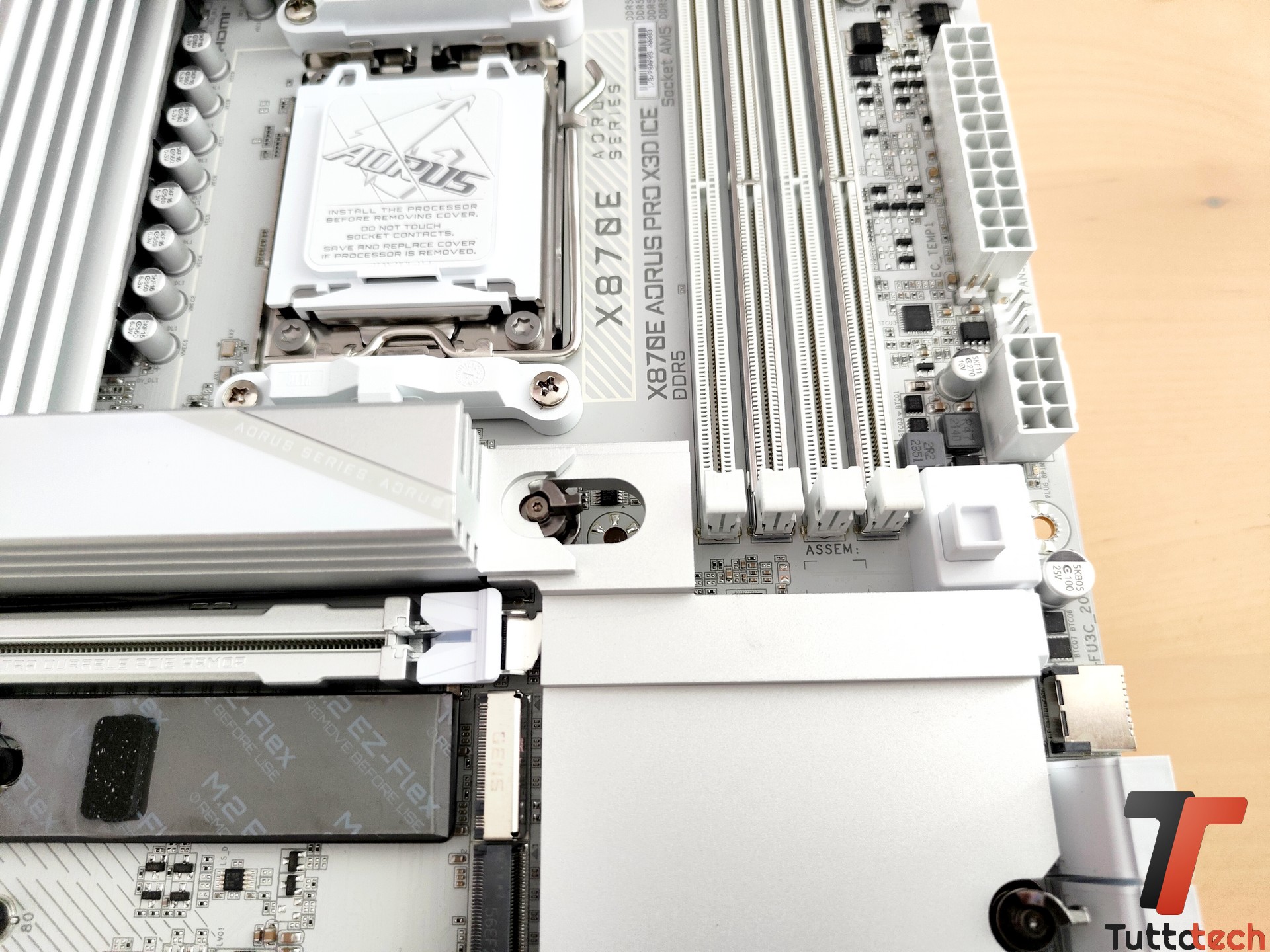 Gigabyte X870E AORUS PRO X3D ICE 22