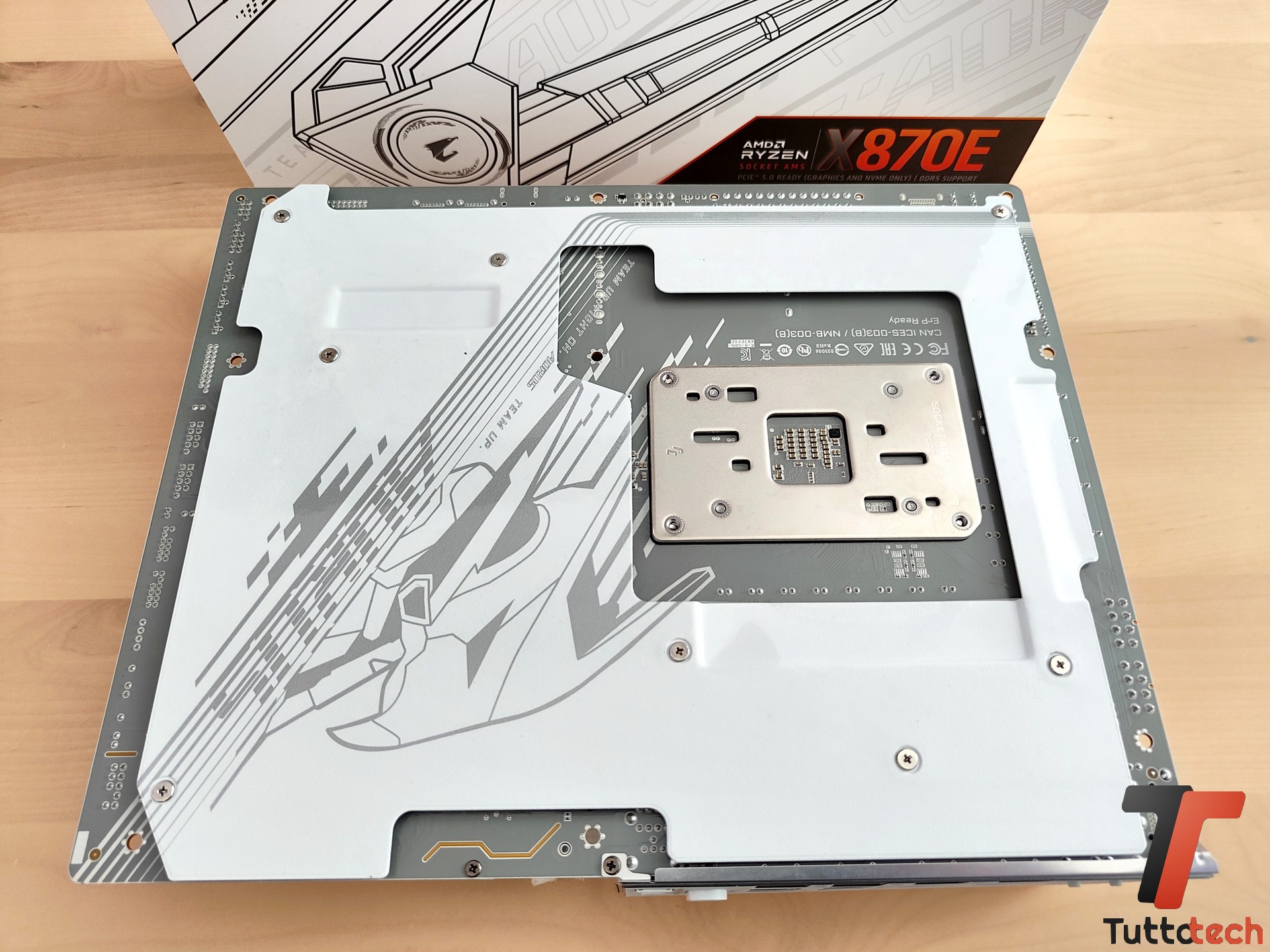 Recensione Gigabyte X870E AORUS PRO X3D ICE: spinge al massimo i Ryzen 9000 X3D 11