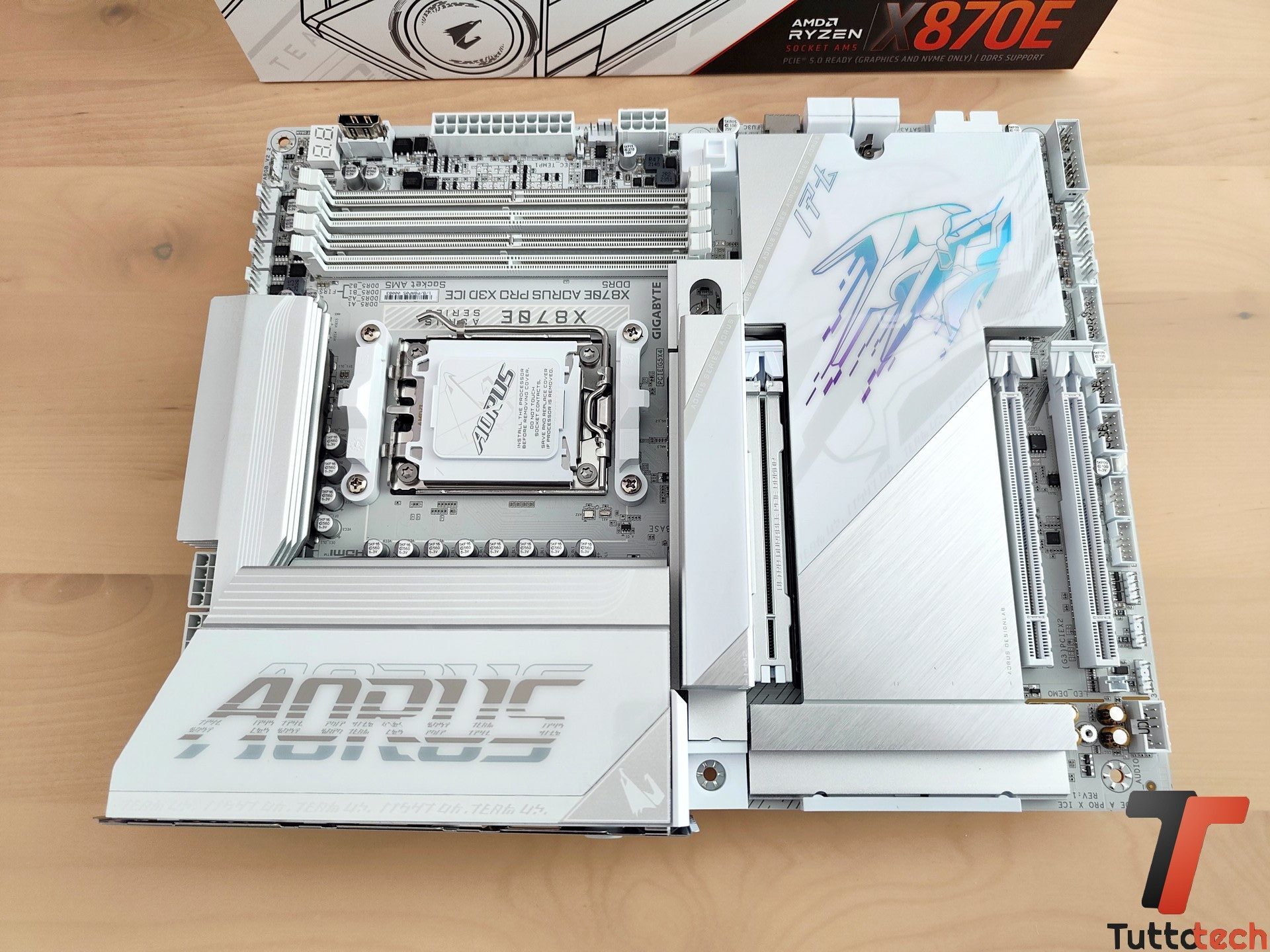 Gigabyte X870E AORUS PRO X3D ICE 27