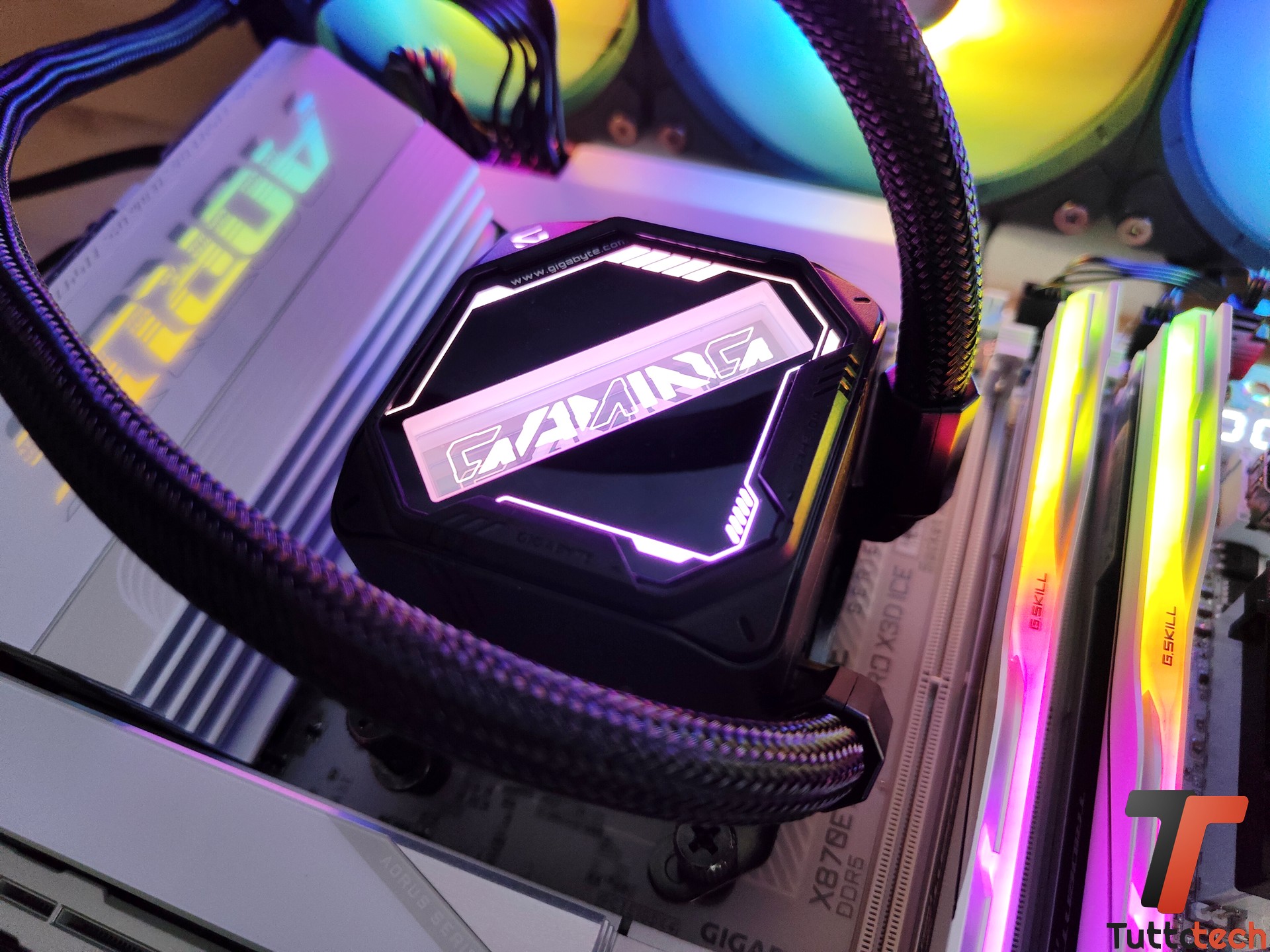 Gigabyte Gaming 360 18