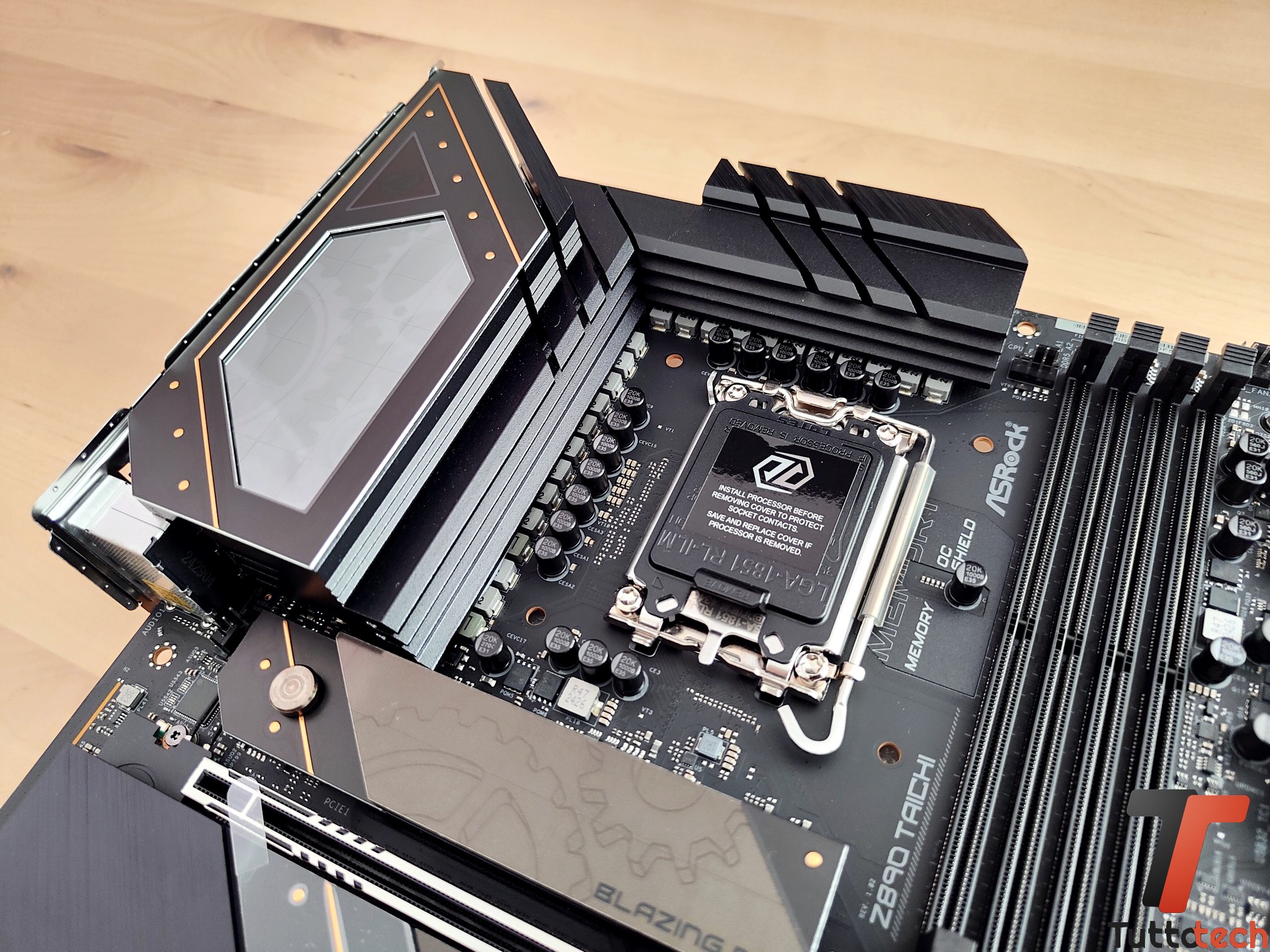 ASRock Z890 Taichi 8