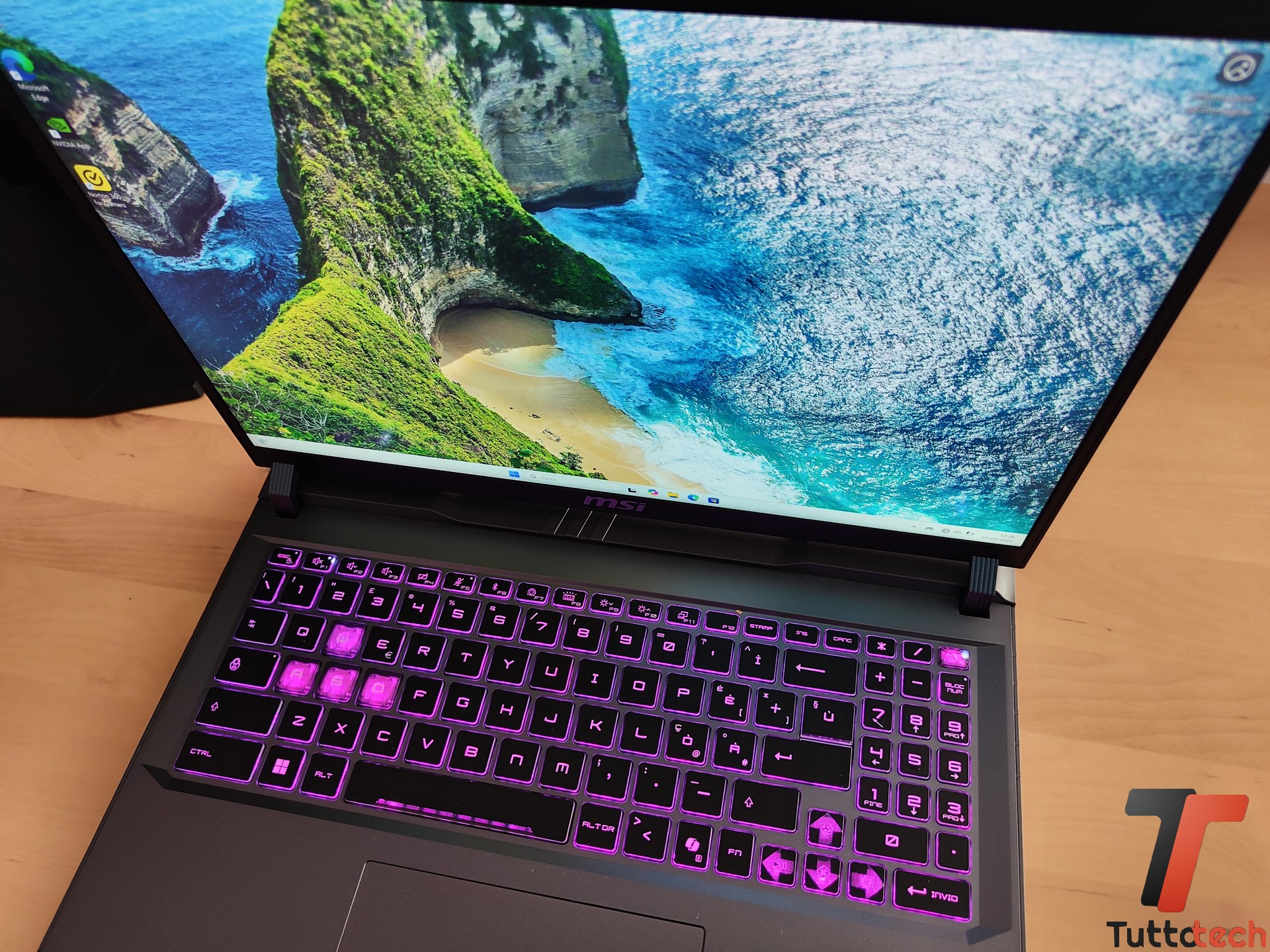 MSI Vector 16 HX AI 22