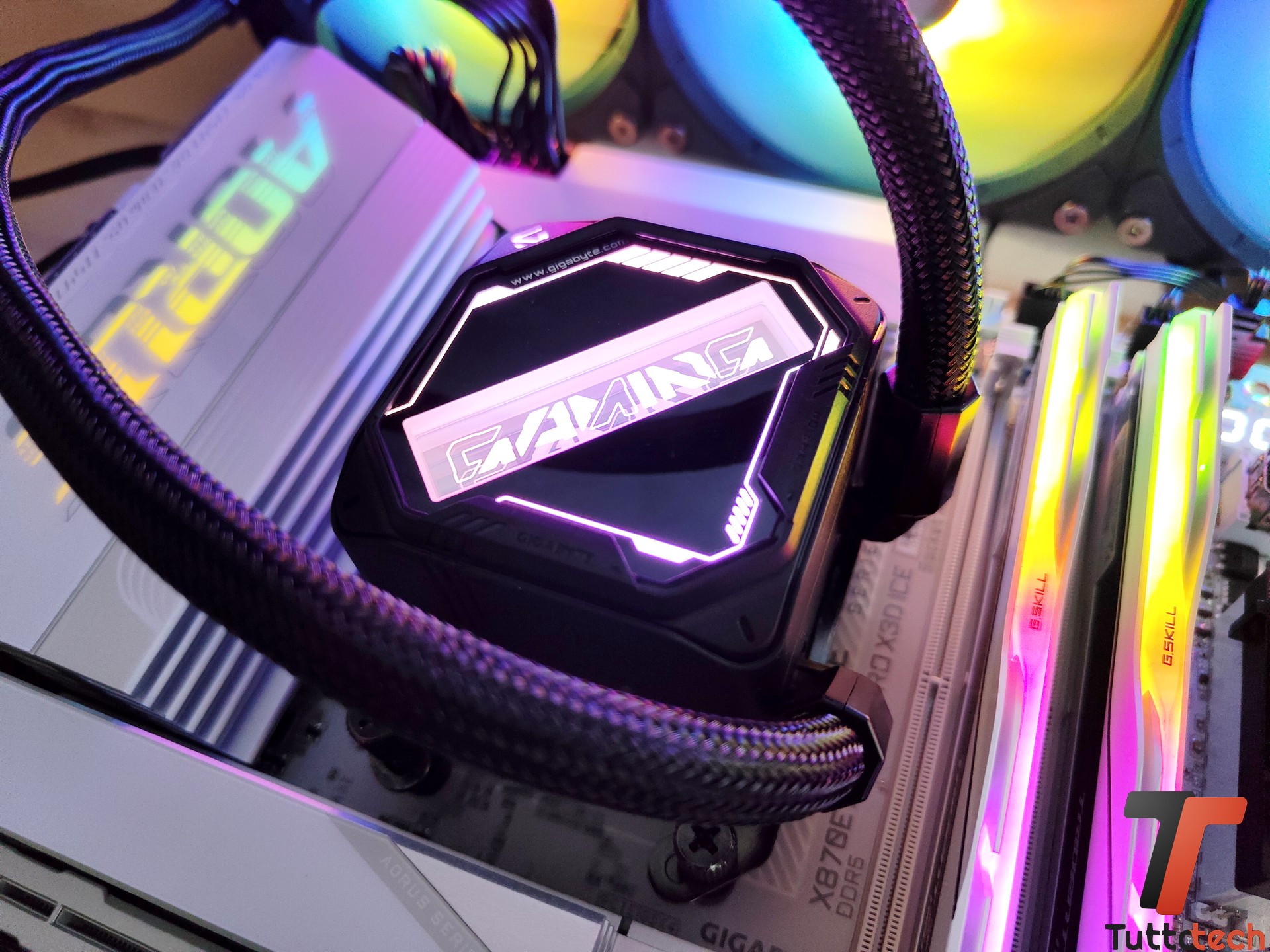 Gigabyte X870E AORUS PRO X3D ICE 30