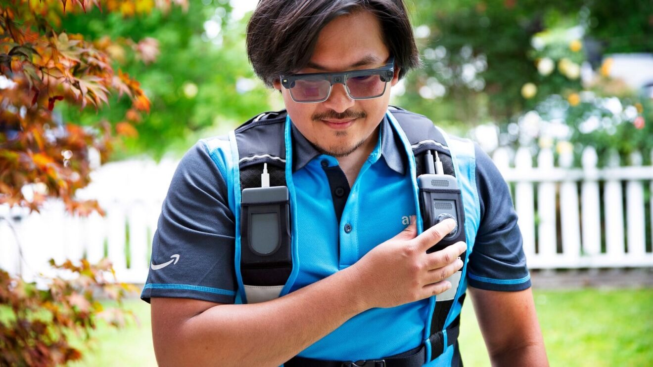 Amazon presenta gli occhiali intelligenti Amelia per i suoi autisti: navigazione e scansione dei pacchi 6