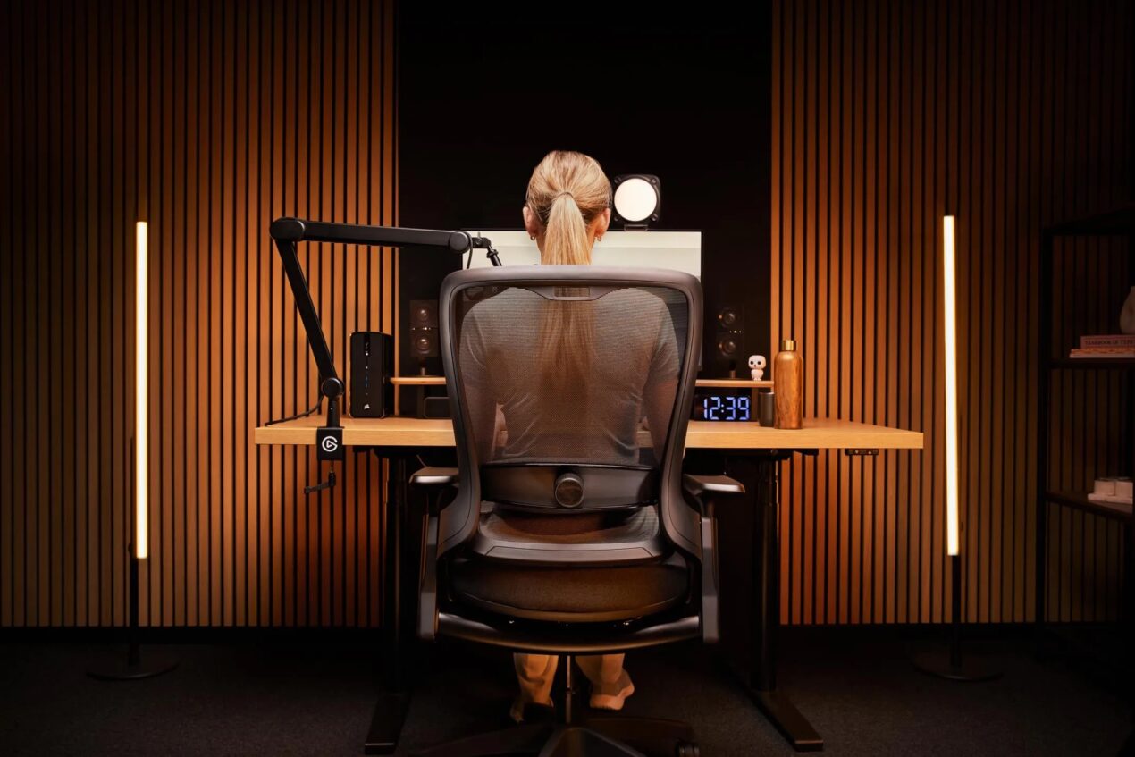 Elgato Embrace è la prima sedia da studio del brand con ergonomia professionale e design minimalista
