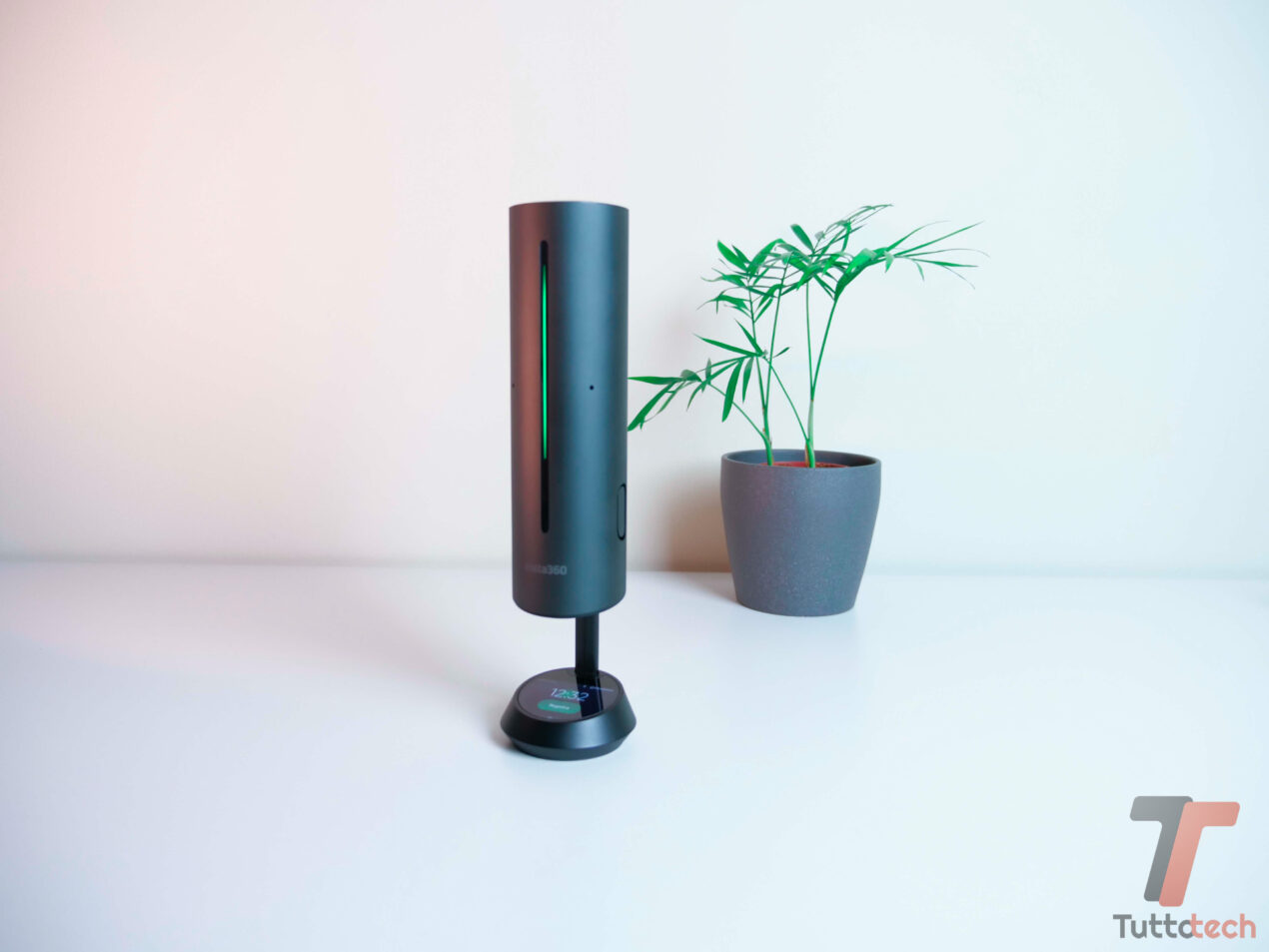 Recensione Insta360 Wave: il microfono omnidirezionale AI per conference call