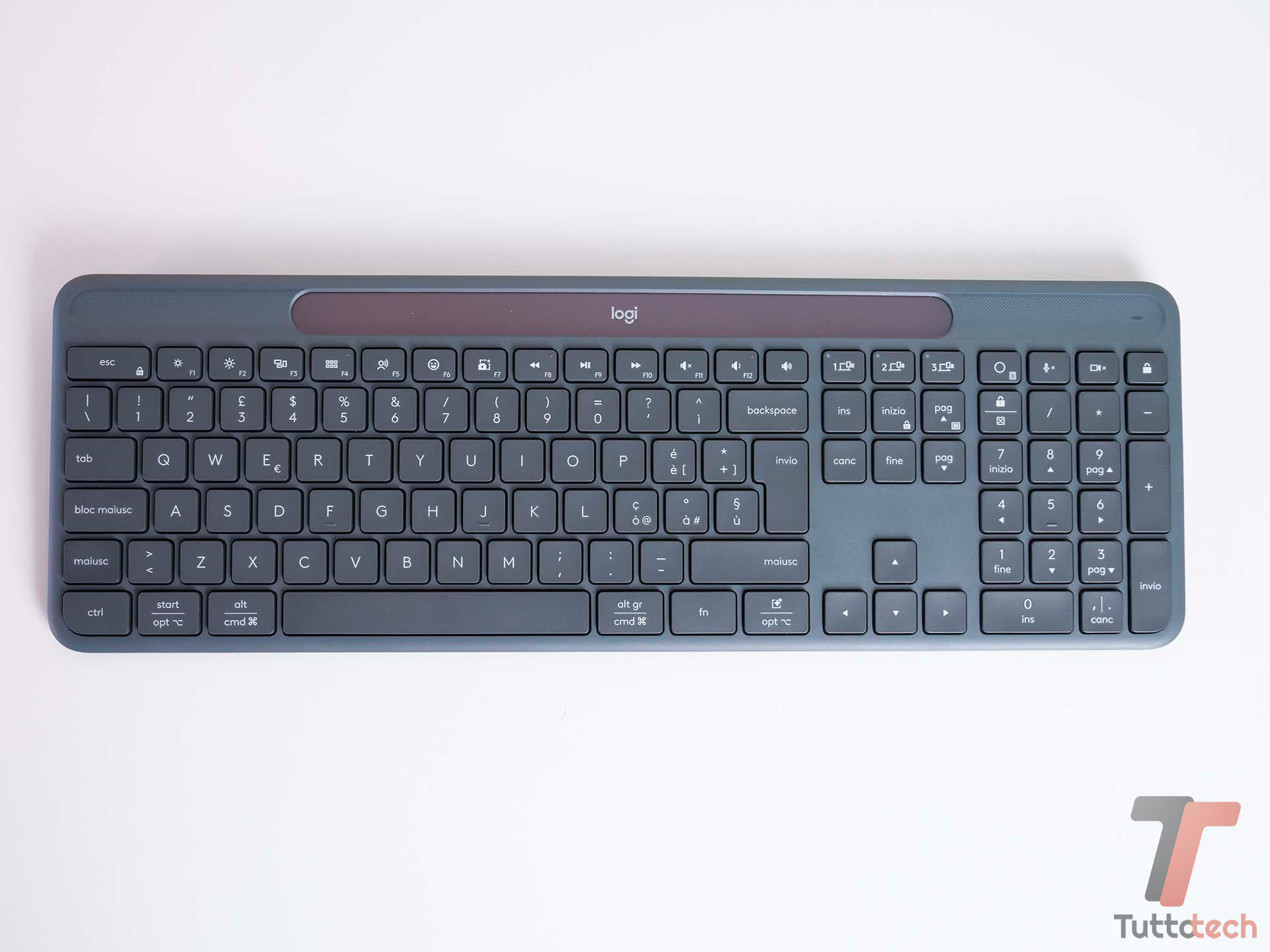 Logitech Signature Slim Solar+