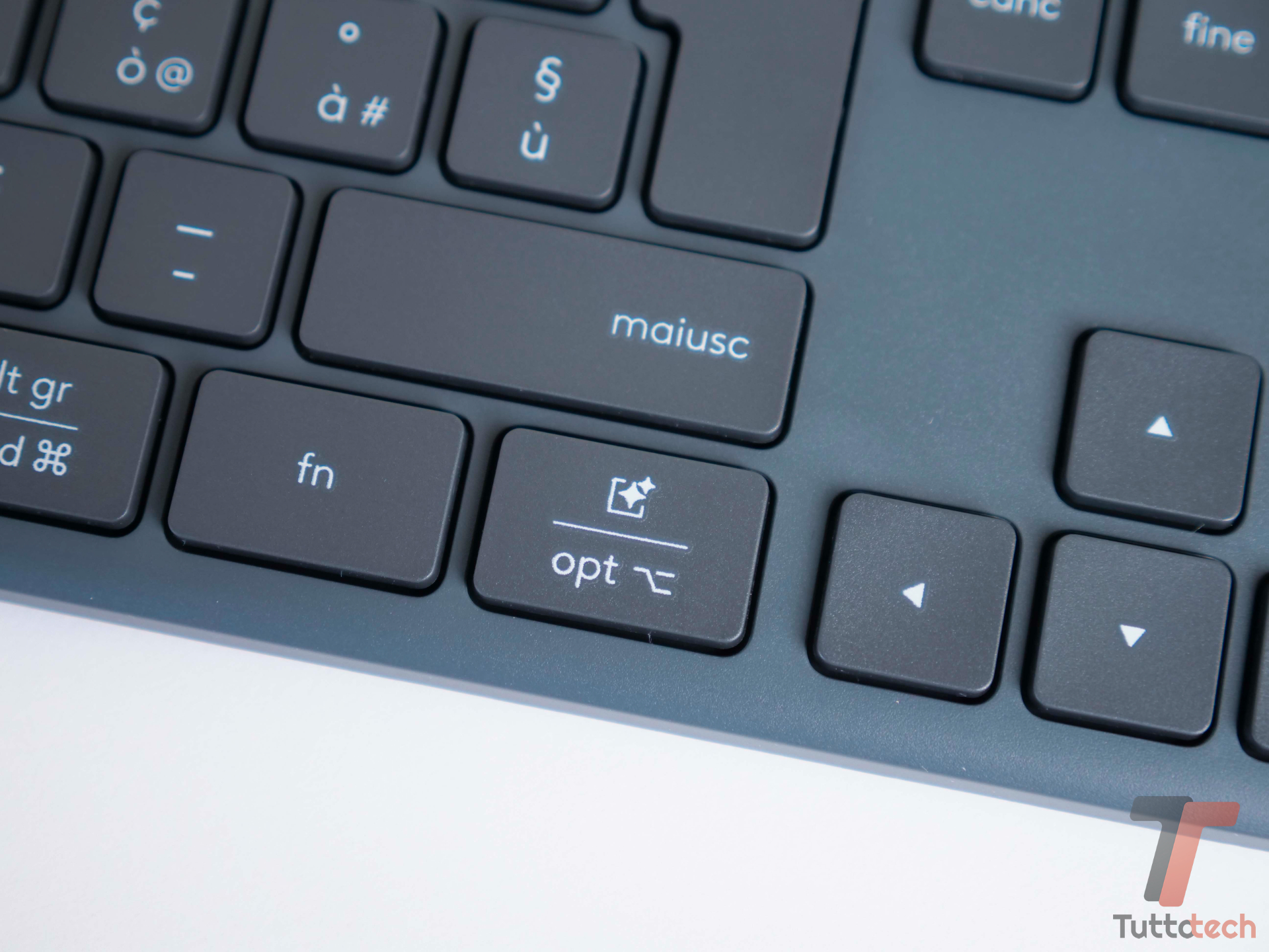 Logitech Signature Slim Solar+