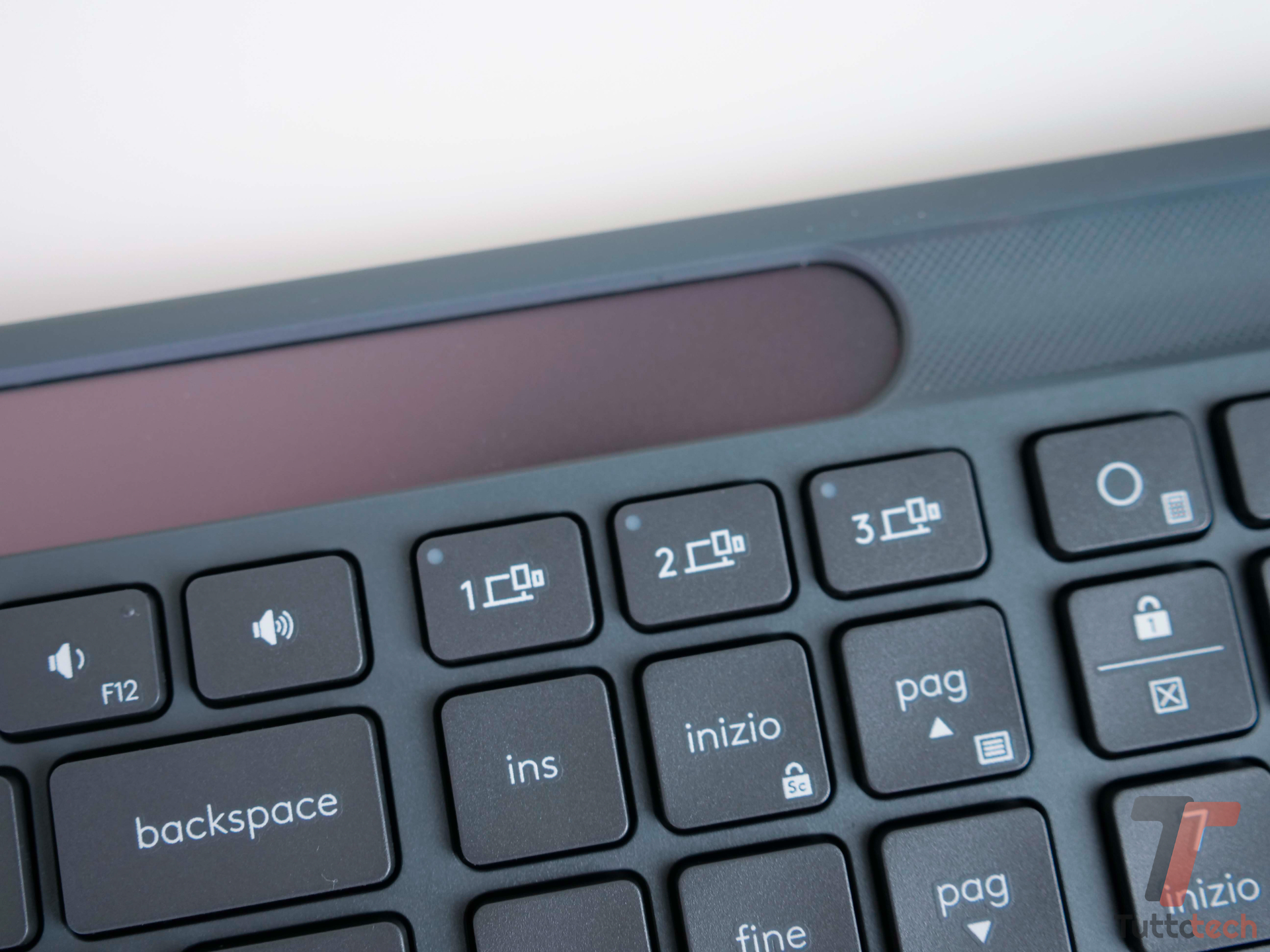 Logitech Signature Slim Solar+