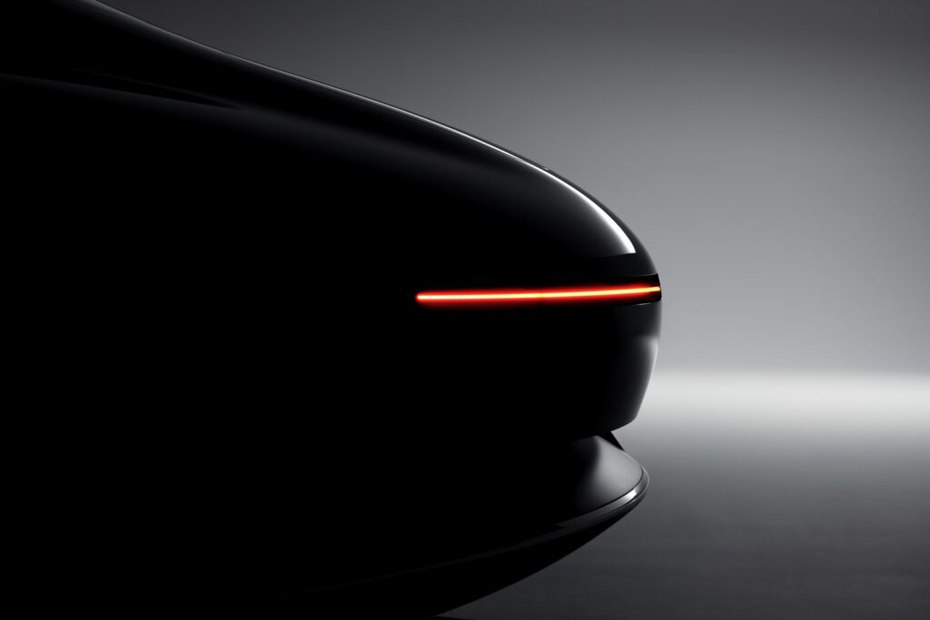 Mercedes Vision Iconic è l'auto elettrica del futuro che si ricarica grazie alla luce solare 4