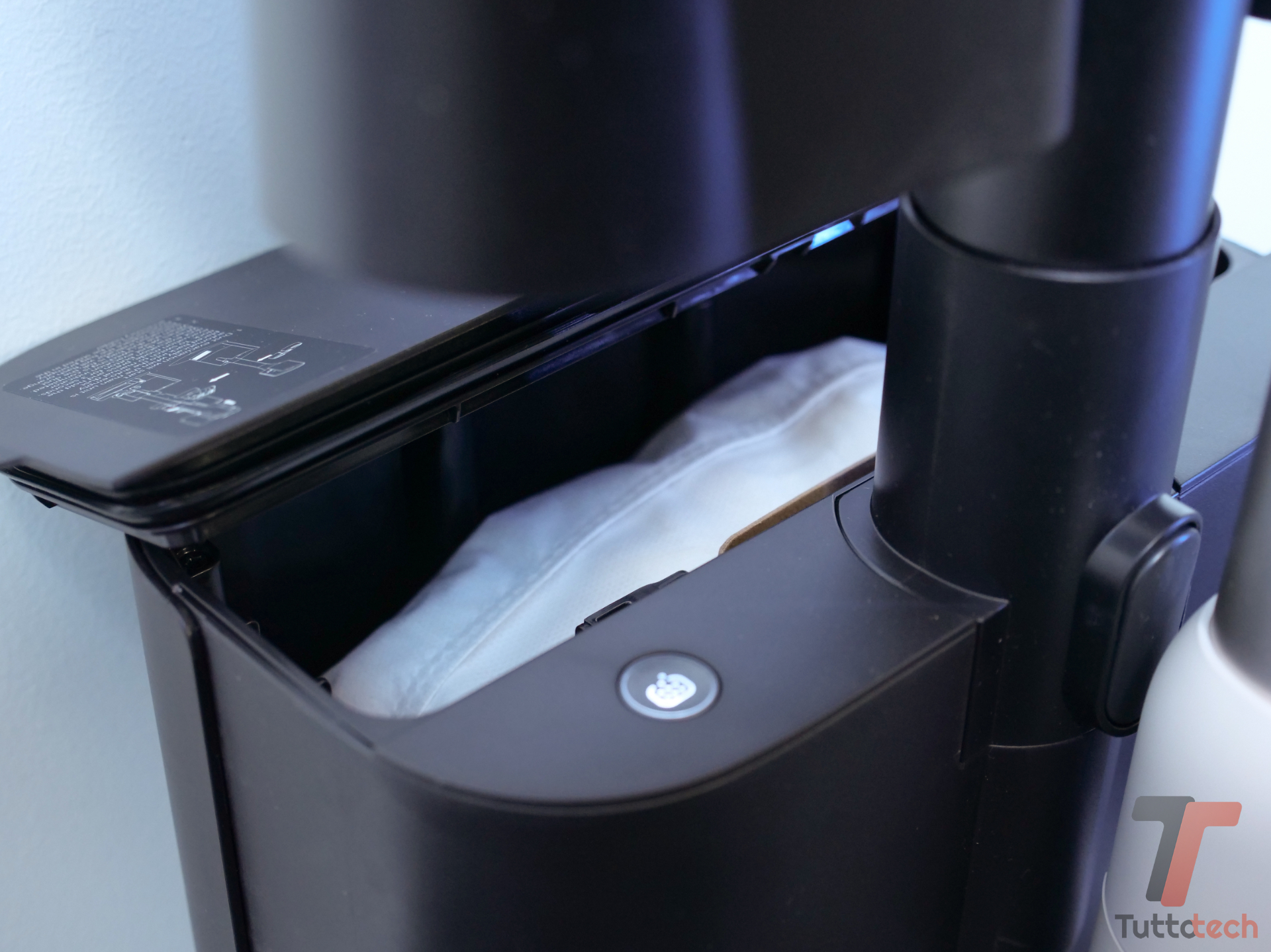 Recensione Roborock H60 Hub: tra tubo telescopico e stazione è comodo e pratico 9