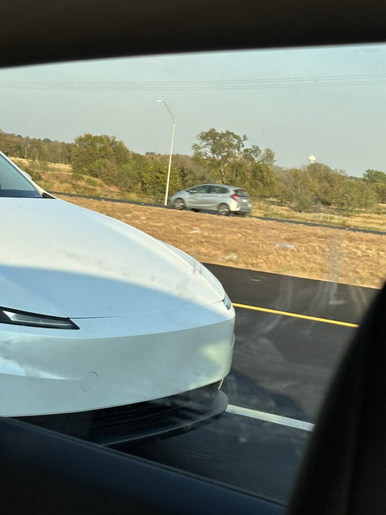 È praticamente ufficiale: la Tesla Model Y "economica" sarà svelata il 7 ottobre, video teaser e prime immagini 5