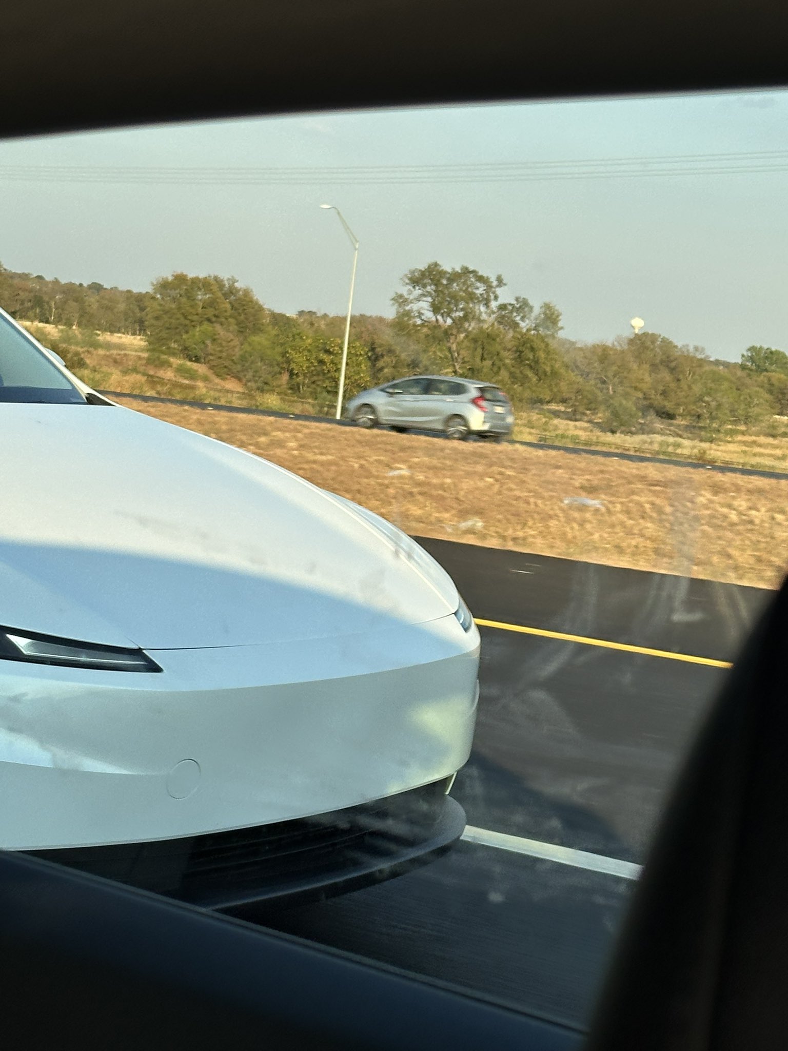 È praticamente ufficiale: la Tesla Model Y "economica" sarà svelata il 7 ottobre, video teaser e prime immagini 11