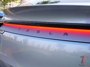 Tesla introduce “Charging Passport” e trasforma la ricarica in un’esperienza ludica con medaglie e statistiche 1