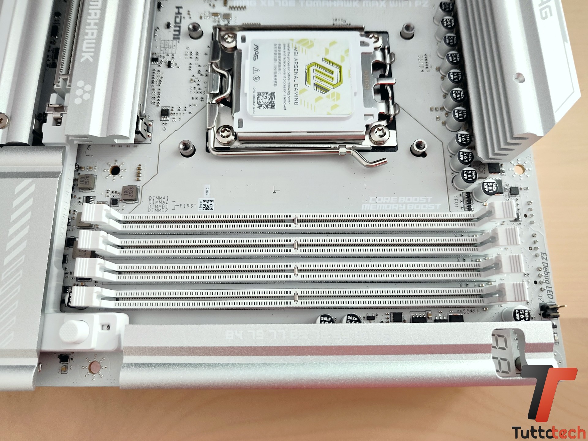Recensione MSI MAG X870E TOMAHAWK MAX WIFI PZ: scheda madre con connettori nascosti per le build AM5 8