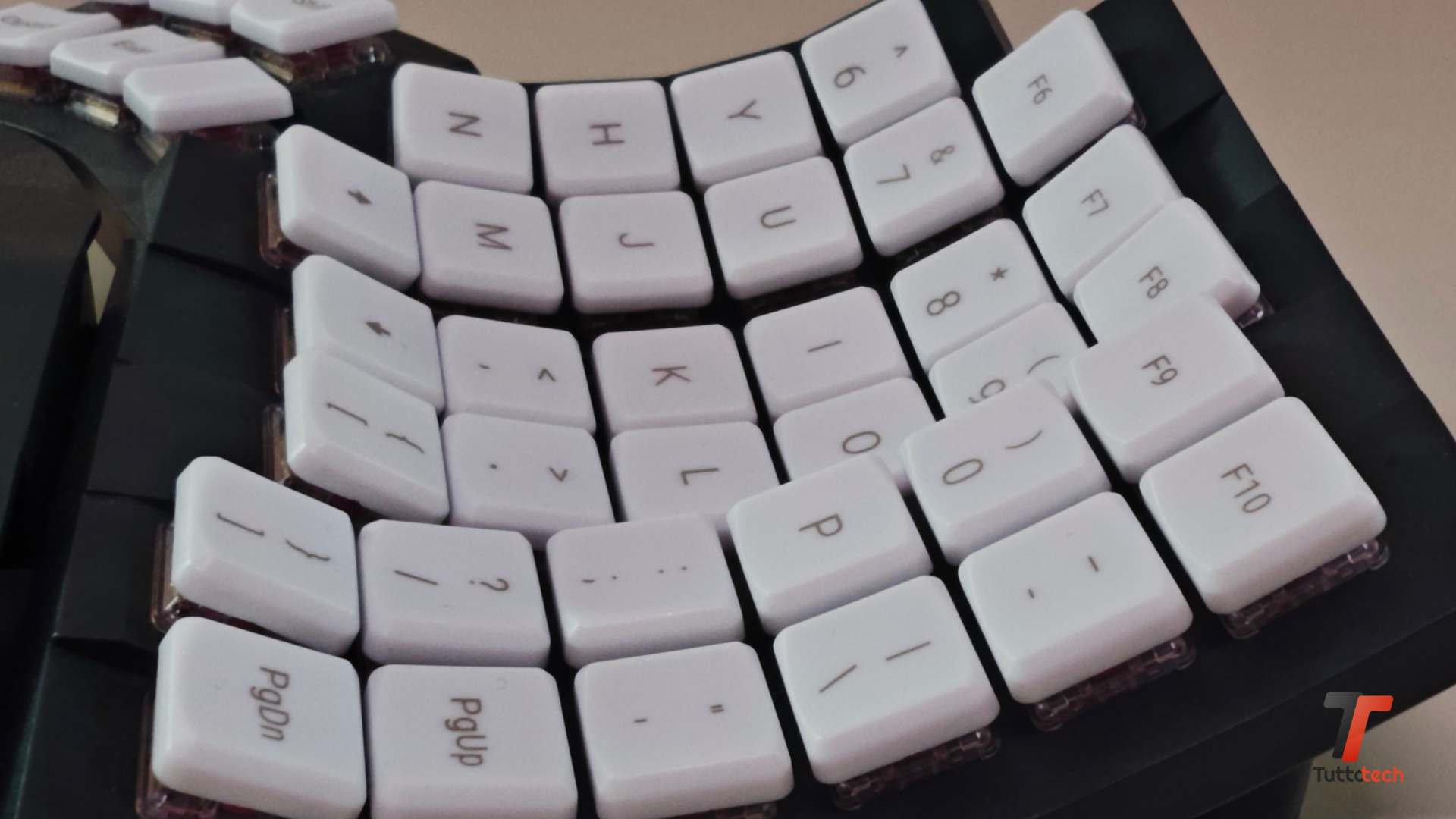 Recensione MoErgo Glove80, bella, ergonomica ma non fa per tutti 15