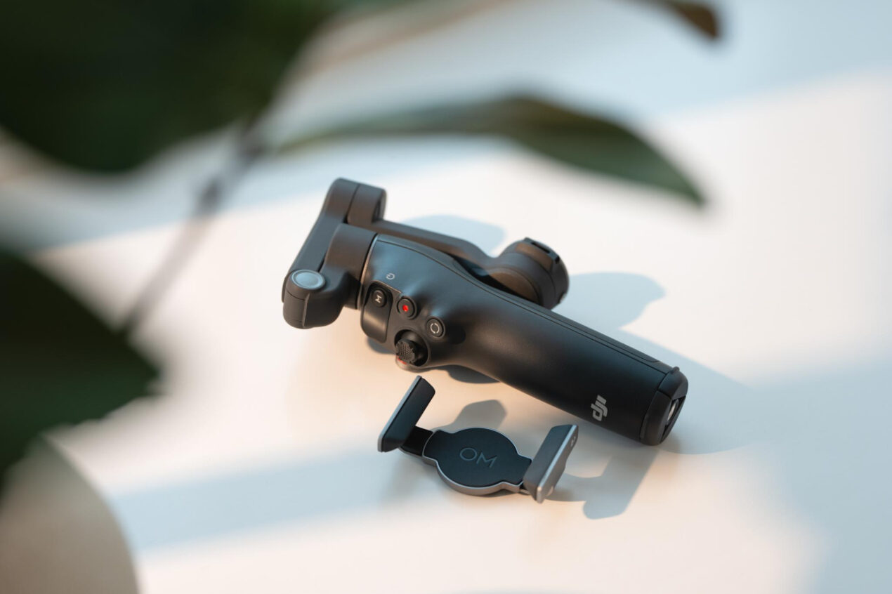 DJI Osmo Mobile 8 ufficiale con tracciamento intelligente e rotazione a 360°