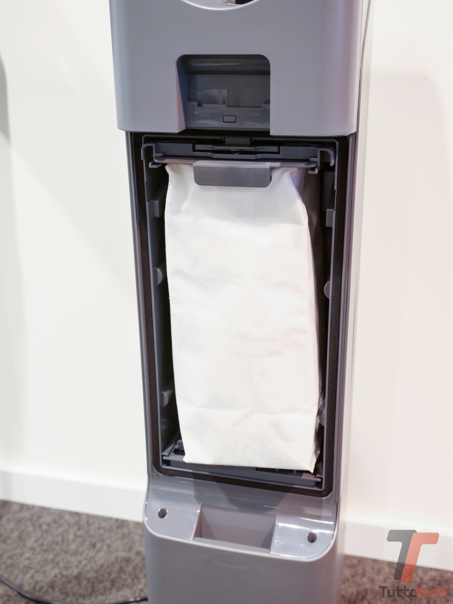 Recensione Narwal V40 Station: il cordless per chi è stufo di svuotare e ricaricare di continuo 3