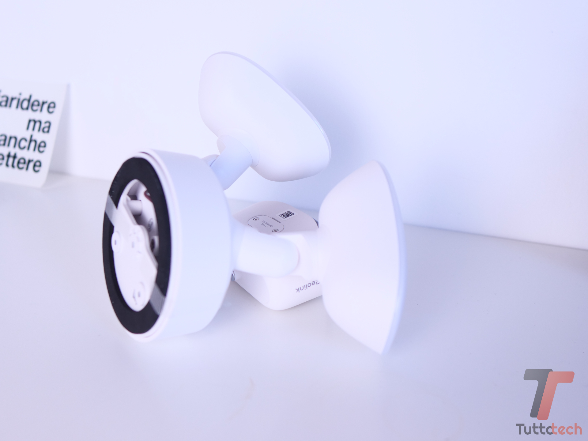 Recensione Reolink Elite Floodlight WiFi: telecamera di sicurezza a prova di Lupin 5