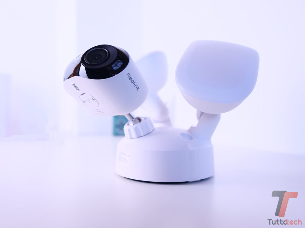 Recensione Reolink Elite Floodlight WiFi: telecamera di sicurezza a prova di Lupin 4