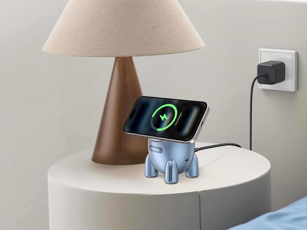 Ugreen lancia un caricatore wireless 2-in-1 da 25 W con un design inusuale