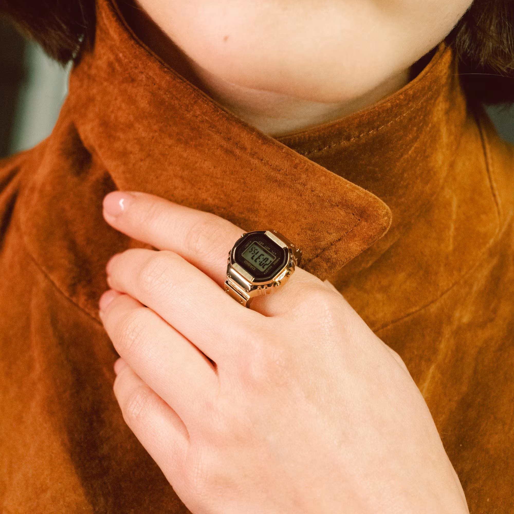 CASIO amplia la gamma di Ring Watch, lanciando in Italia il "Total Gold" CRW-001G-9 4