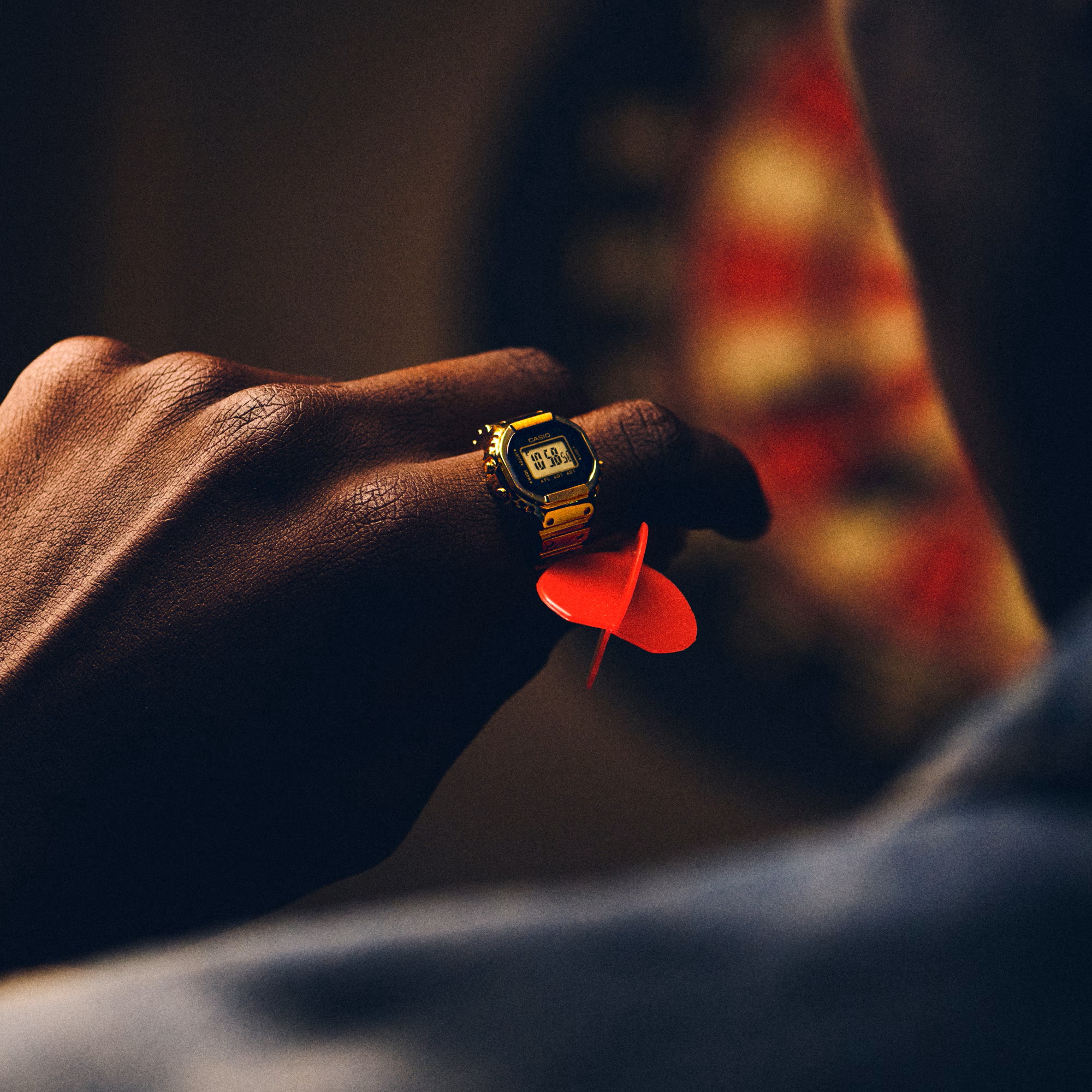 CASIO amplia la gamma di Ring Watch, lanciando in Italia il "Total Gold" CRW-001G-9 5