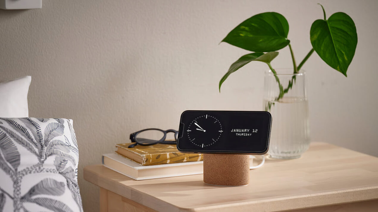 IKEA lancia Västmärke: tre nuovi caricabatterie wireless di design con certificazione Qi2