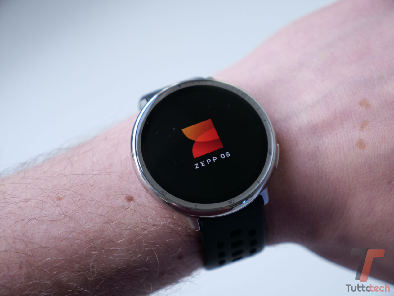 Amazfit Active 2 accoglie BioCharge (e altre novità) con il nuovo aggiornamento