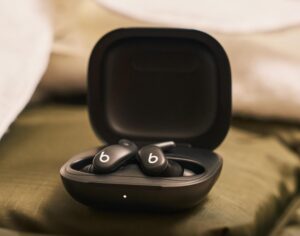 Primissimo calo di prezzo su Amazon per le nuove cuffiette TWS Beats PowerBeats Fit 1