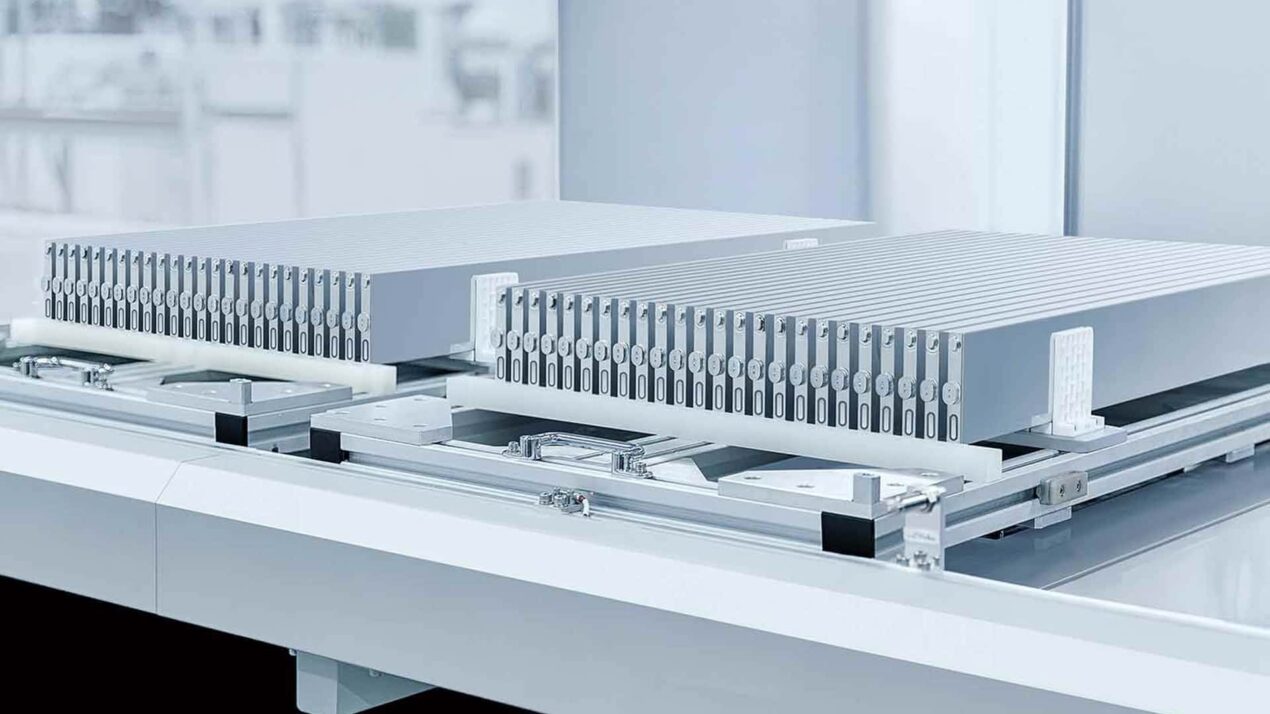 Avviata la produzione di batterie allo stato solido per BYD con primi volumi industriali da 5–8 GWh l’anno