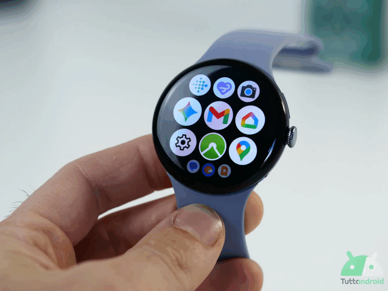 Google Pixel Watch 4 in super offerta su Amazon in versione WiFi 41, 45 mm ed LTE 45 mm