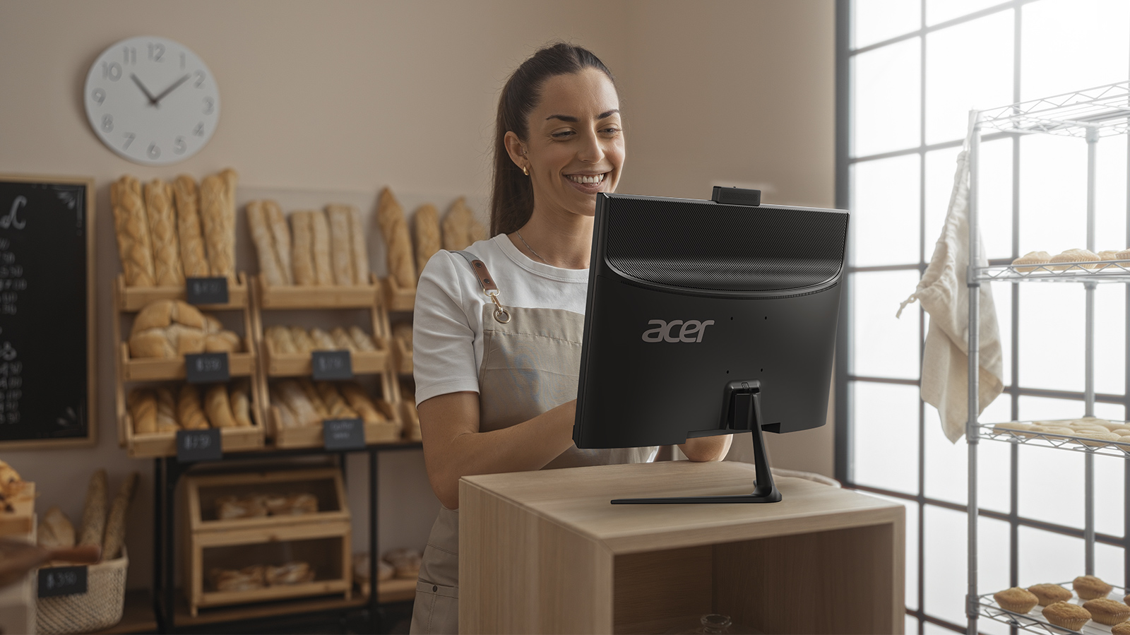 Acer Veriton 2000 All-in-One-Lifestyle-03