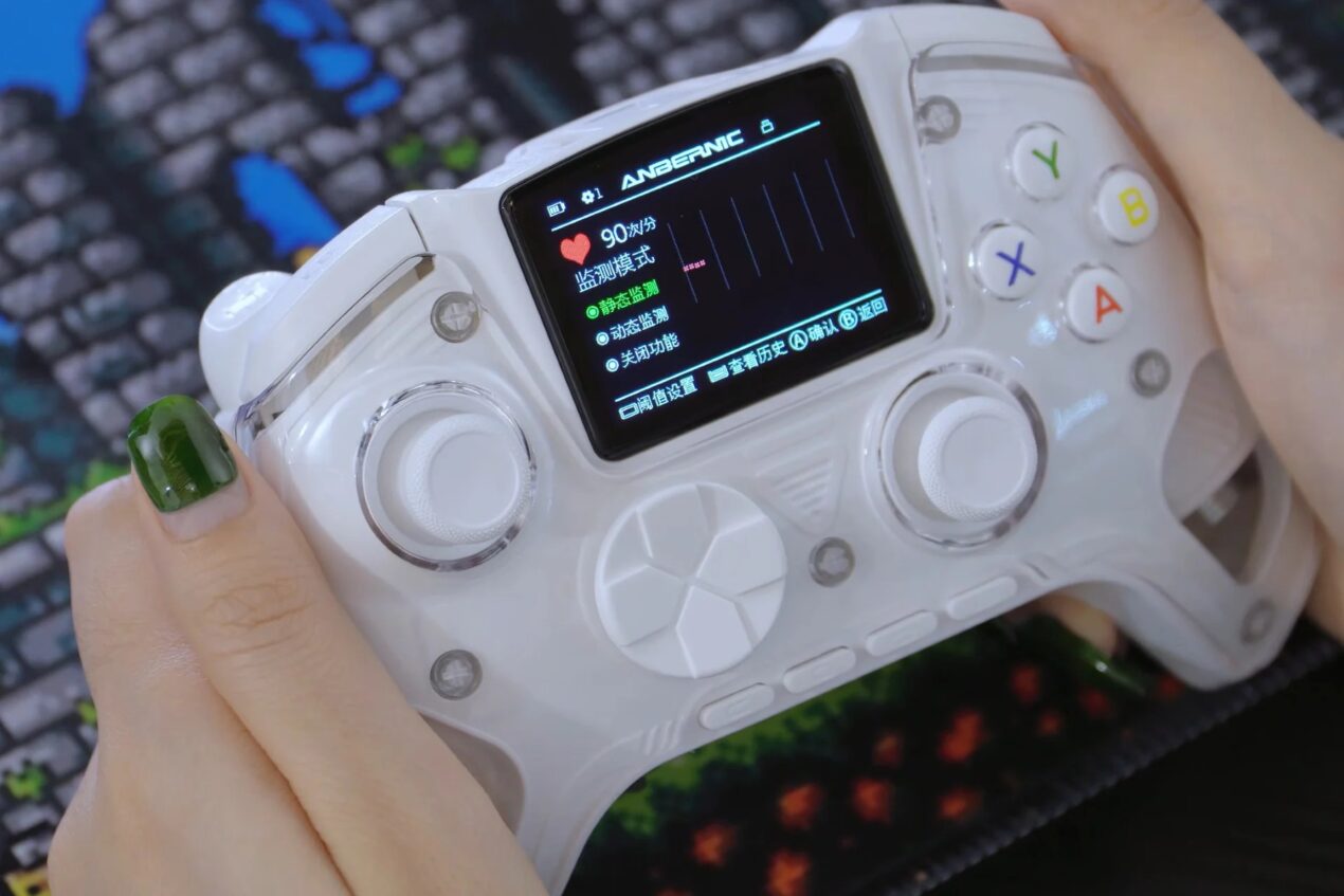 Anbernic RG G01 è il nuovo controller premium con display integrato e sensore del battito cardiaco