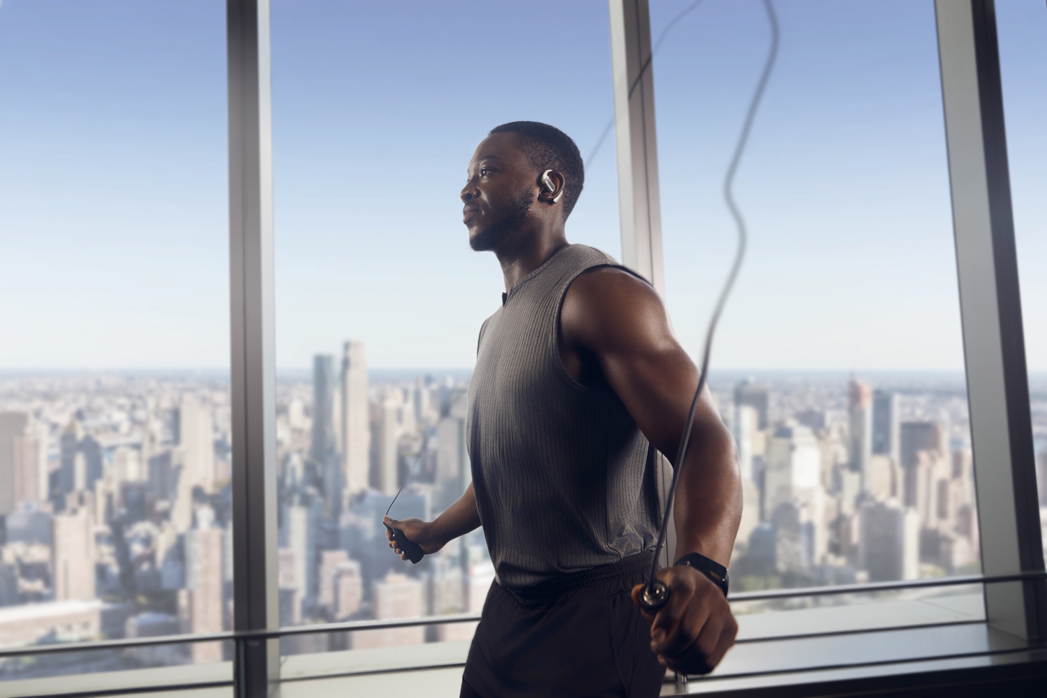 Shokz presenta le rivoluzionarie OpenFit Pro, cuffie wireless open-ear con riduzione del rumore 4