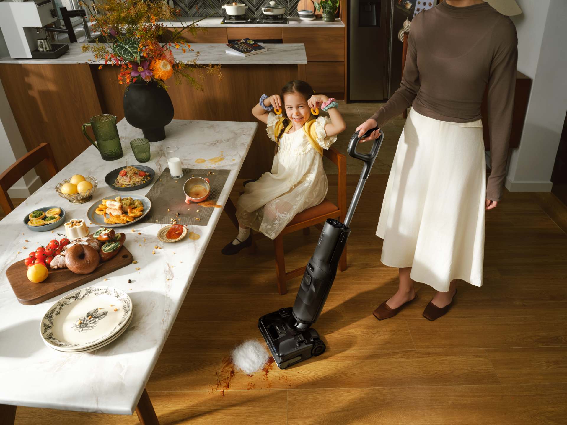 Roborock sorprende al CES 2026 tra il robot che sale e pulisce le scale, e il Curv col rullo 25