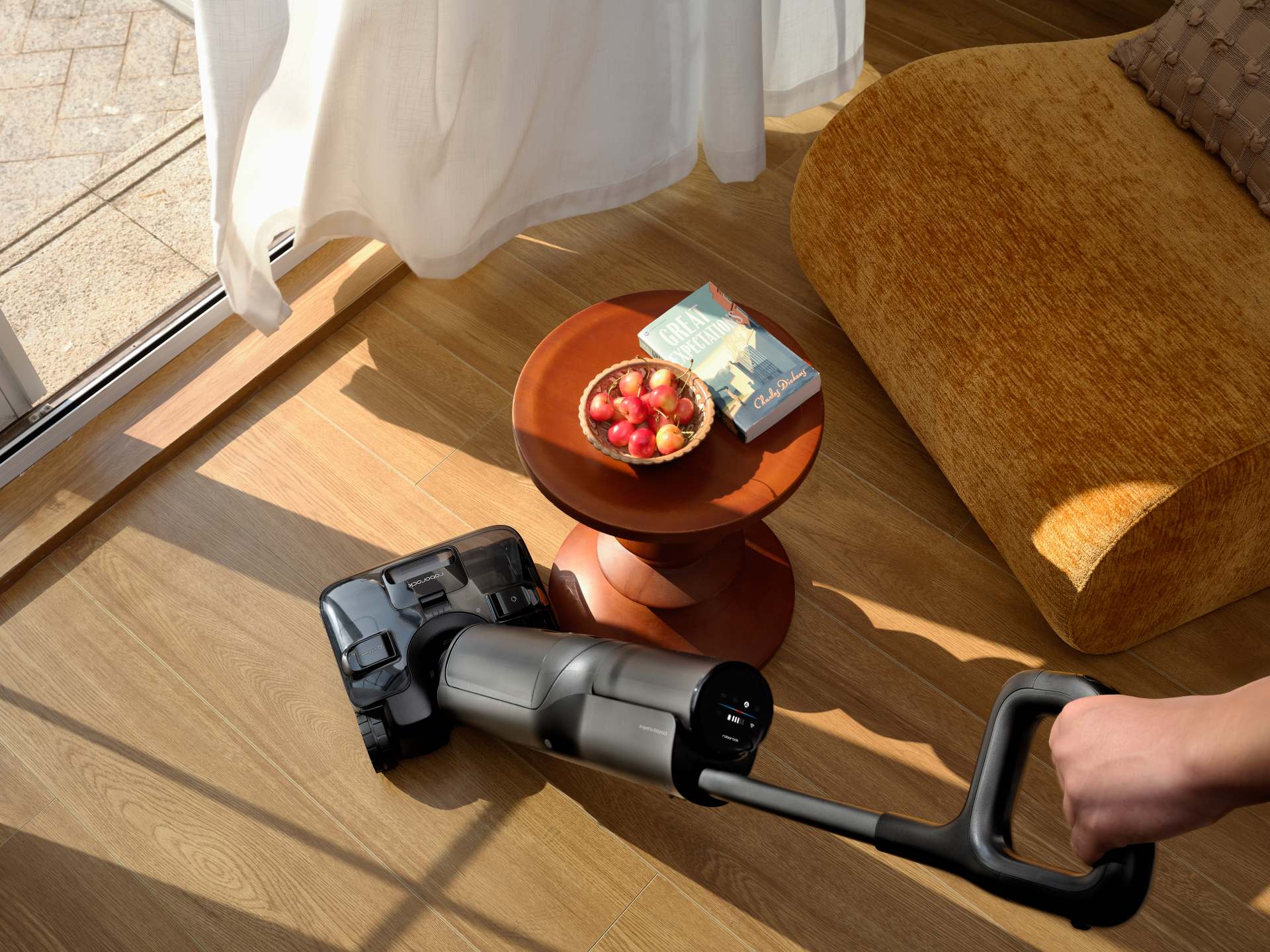 Roborock sorprende al CES 2026 tra il robot che sale e pulisce le scale, e il Curv col rullo 26