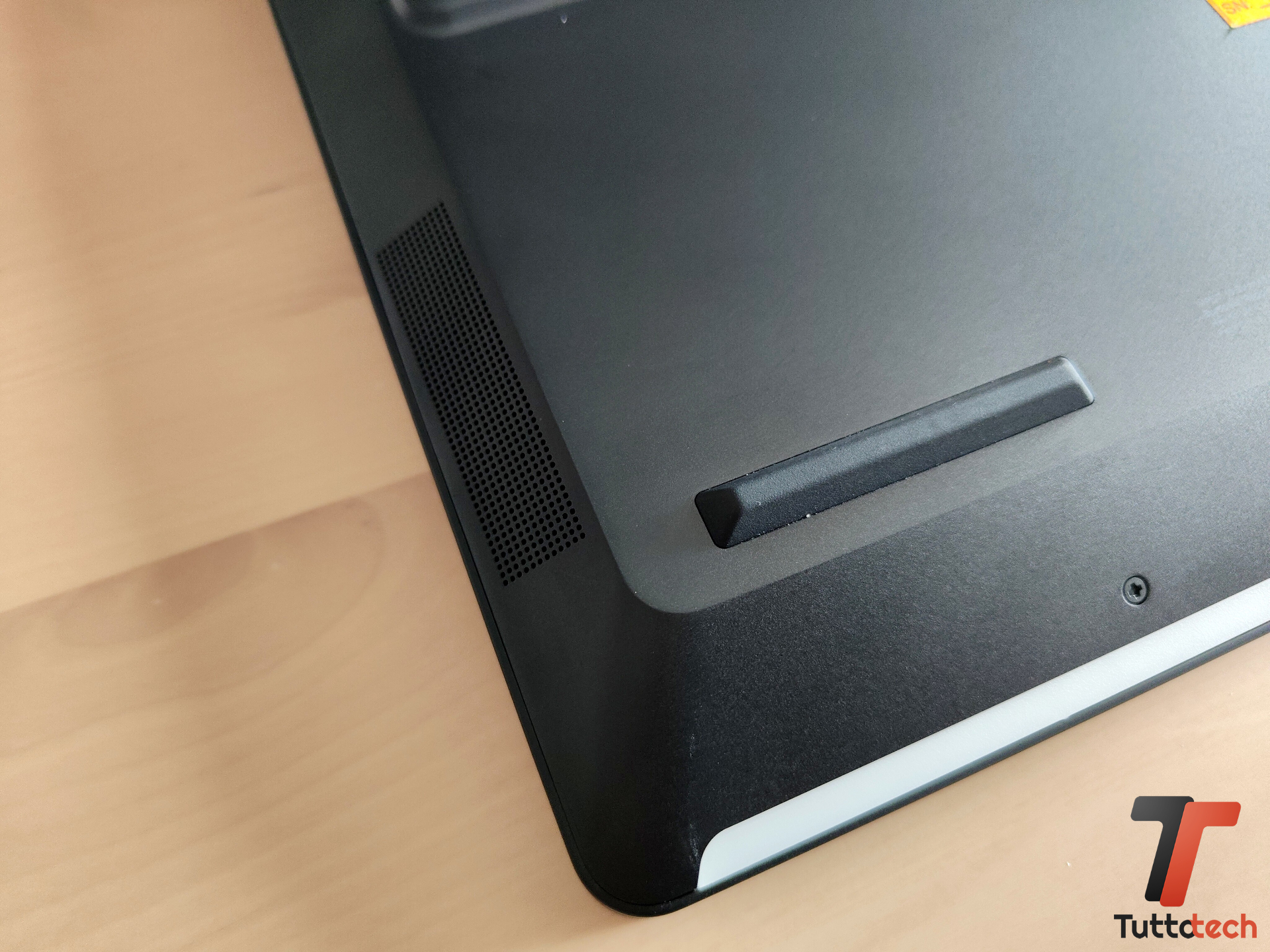 Recensione HP OMEN MAX 16: con RTX 5080 vola nei giochi, ma ha anche un'ottima autonomia 15