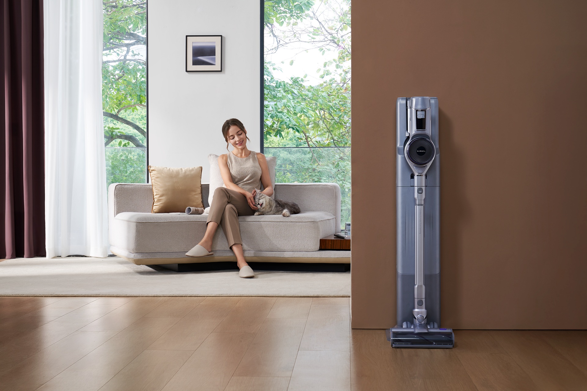 Narwal V40 Station - Lifestyle