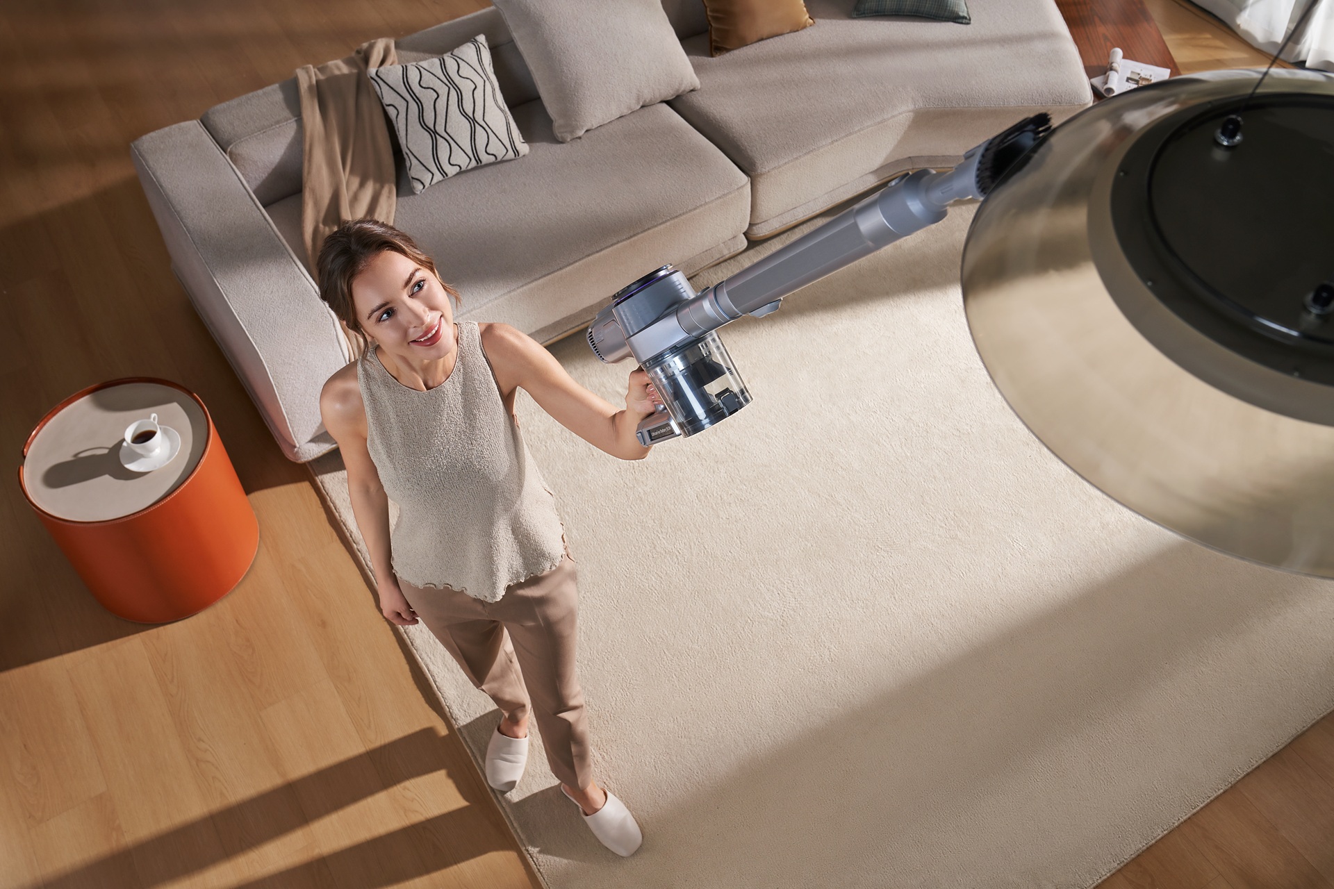 Narwal V40 Station - Lifestyle