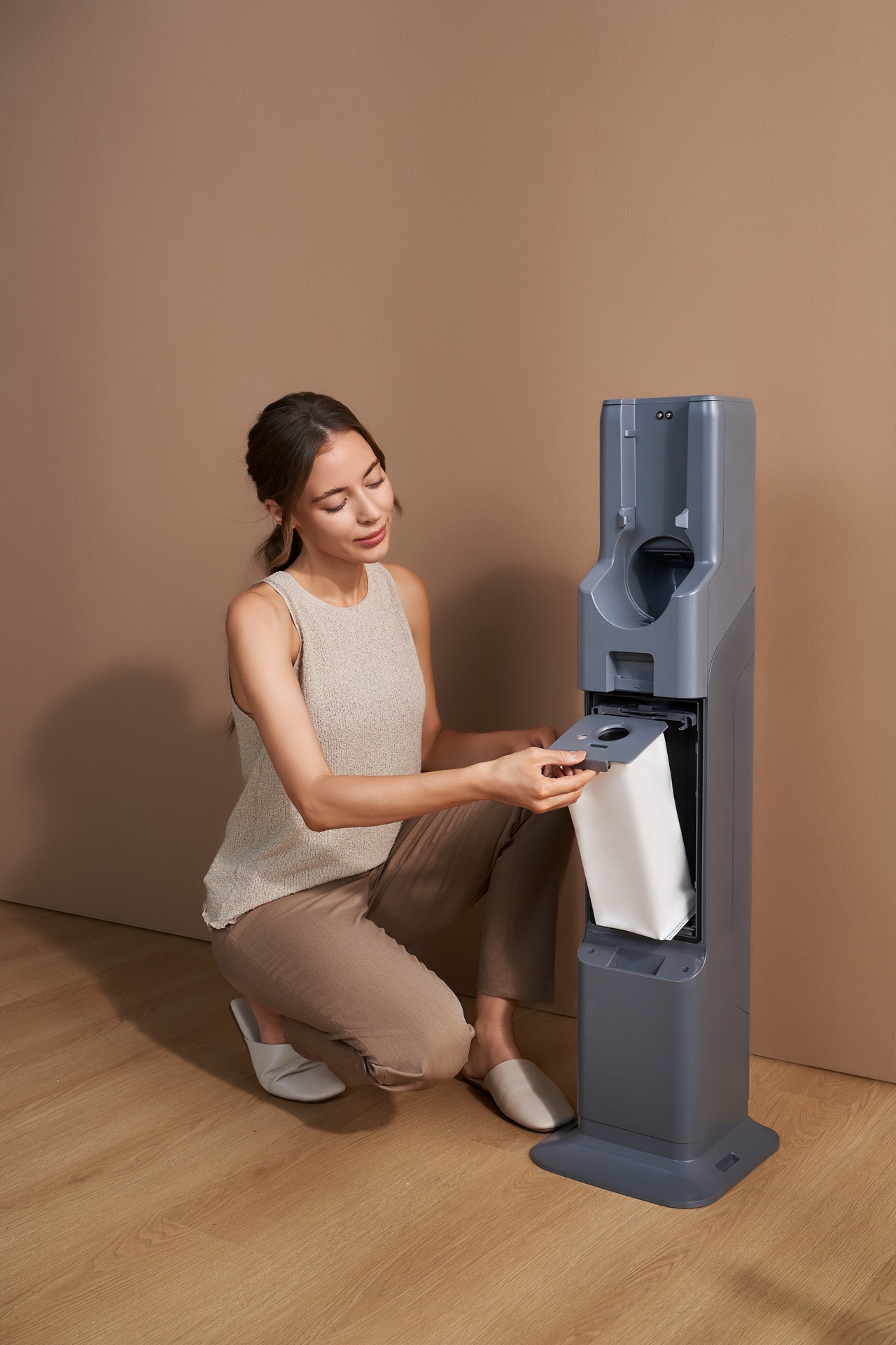 Narwal debutta in Italia nel segmento degli aspirapolveri "cordless" con V40 Station 4