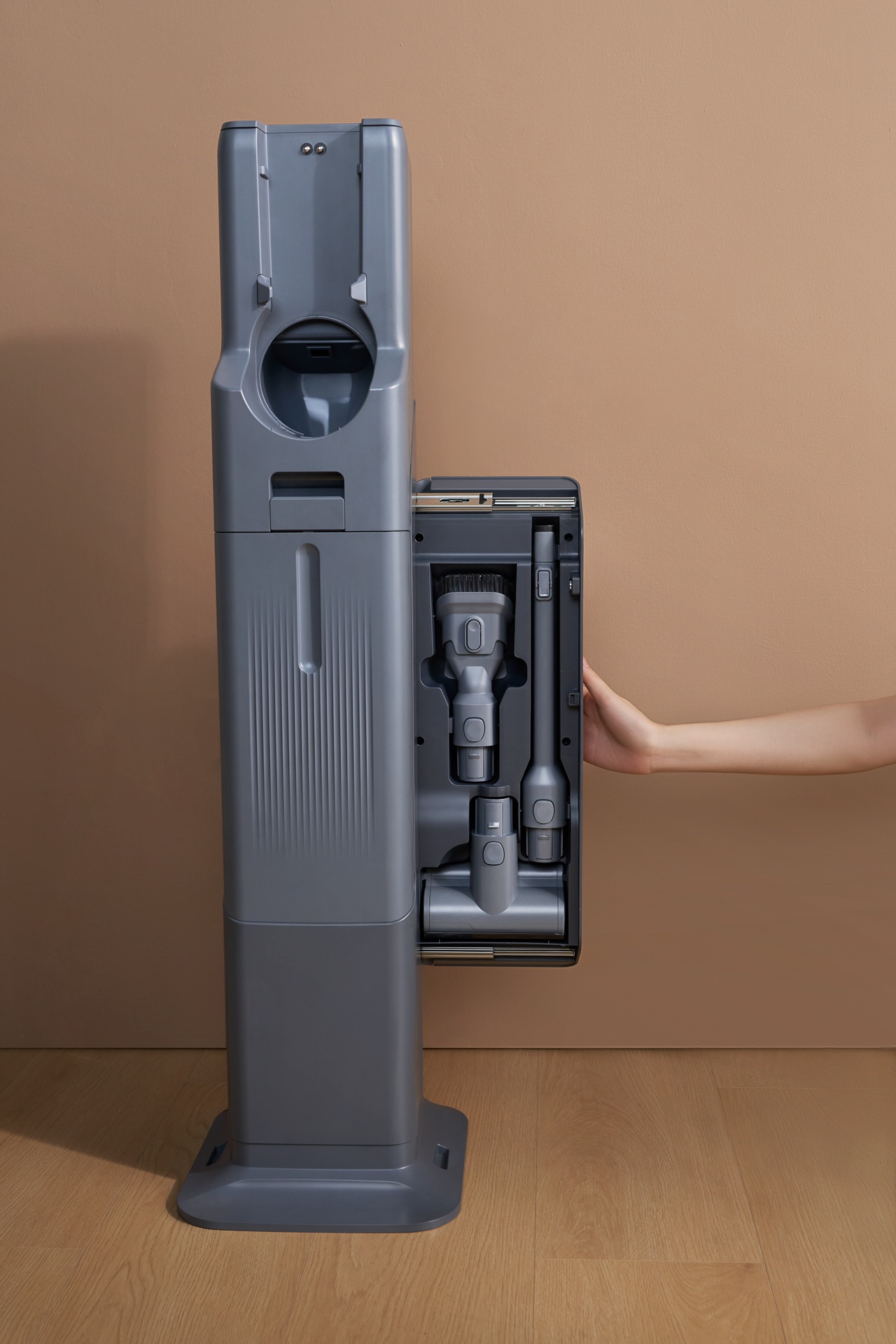 Narwal debutta in Italia nel segmento degli aspirapolveri "cordless" con V40 Station 5