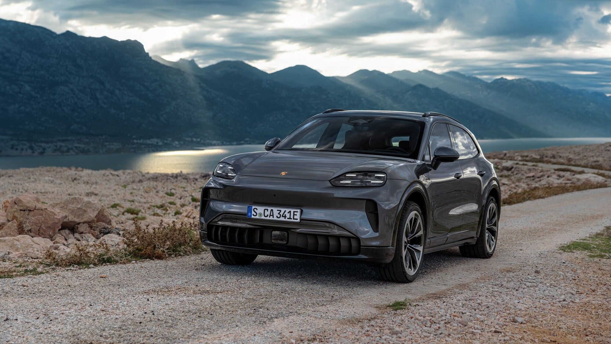 Porsche Cayenne elettrica è ufficiale e vuole ridefinire il concetto di SUV di lusso 4