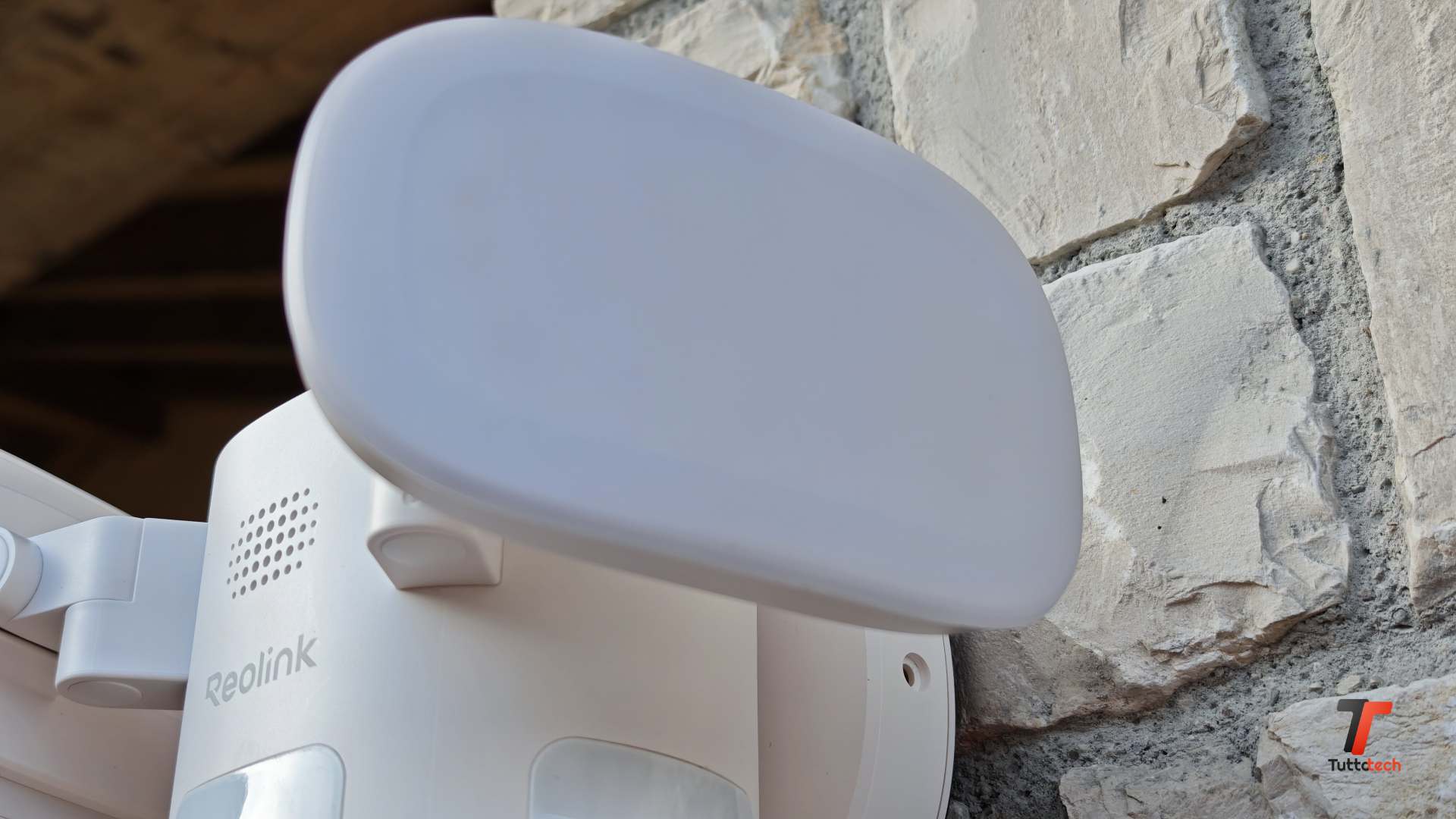 Recensione Reolink TrackFlex Floodlight WiFi, la telecamera che vede oltre i suoi obiettivi 3