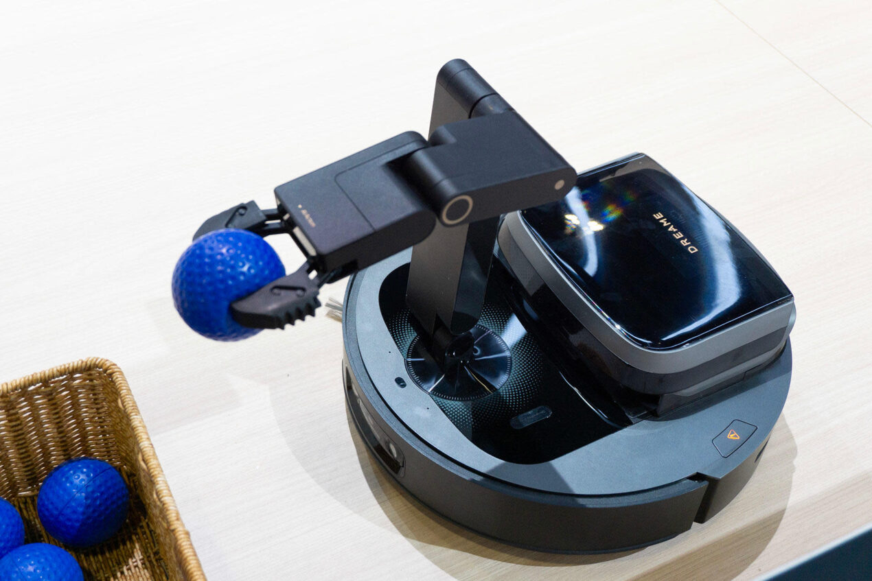 Dreame Cyber 10 Ultra, l’aspirapolvere robot con braccio meccanico torna al CES 2026