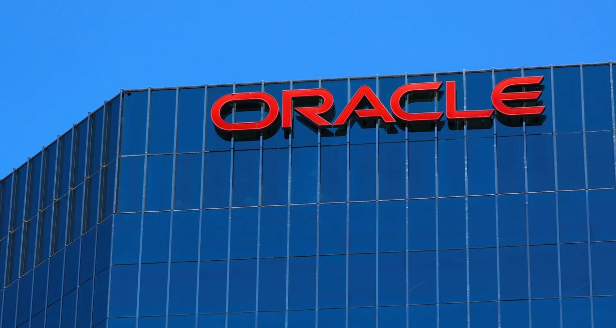 Gli obbligazionisti di Oracle fanno causa: sotto accusa il debito legato agli investimenti IA