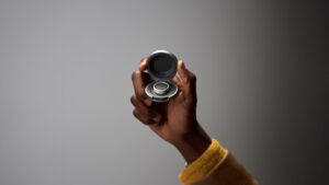 La custodia di ricarica portatile di Oura è disponibile all'acquisto 3